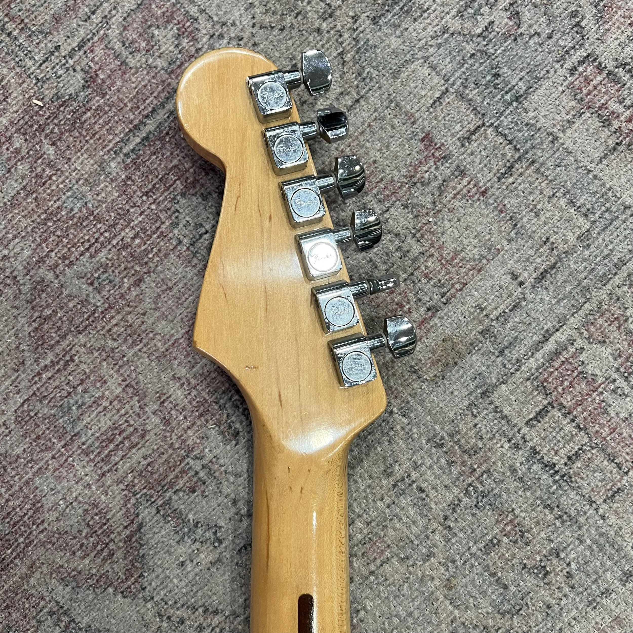 Fender-Stratocaster-Electric-MIM-Guitar-Black-08.jpeg