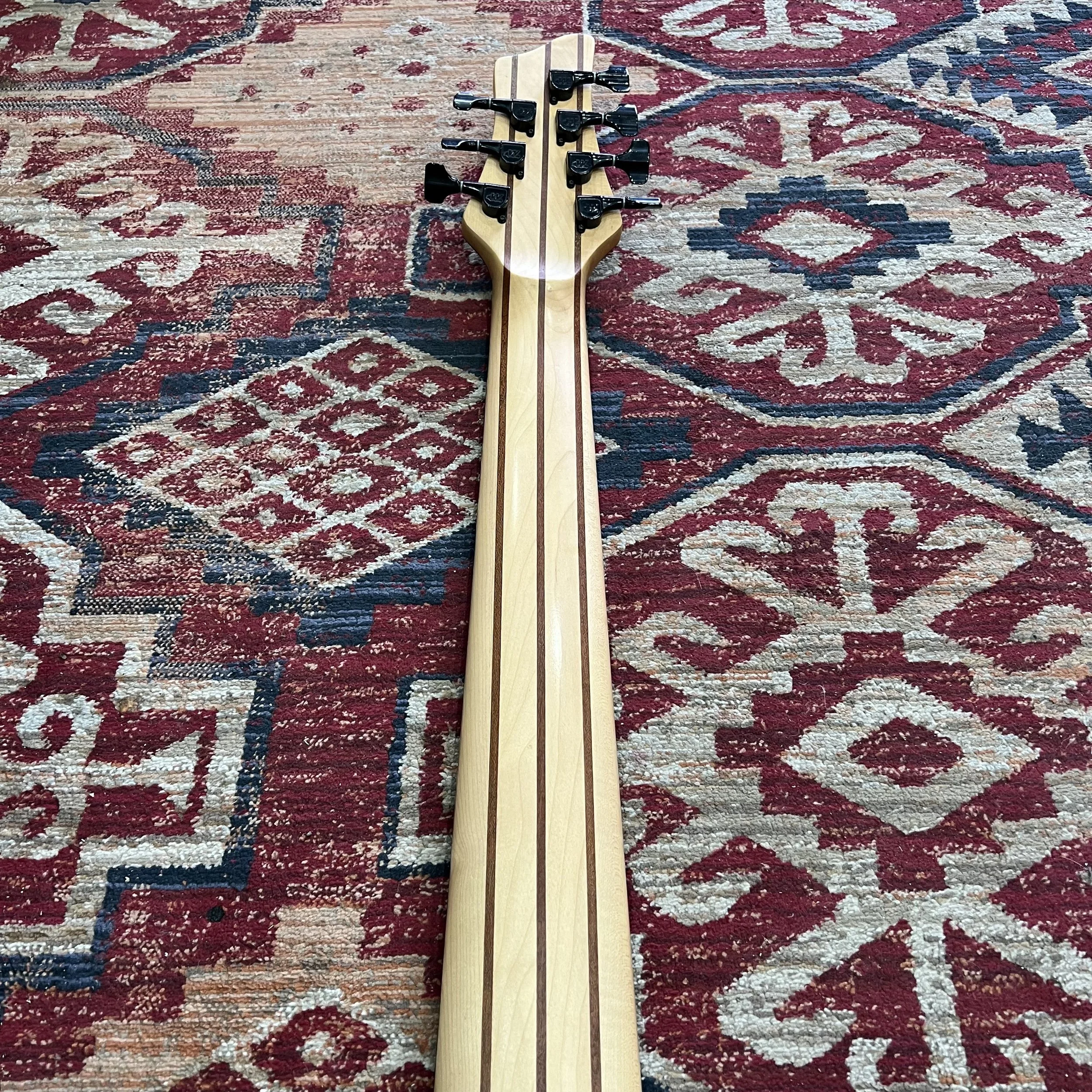 HK-Wolf-7string-bass-0-Natural-Walnut-Burr-09.jpeg