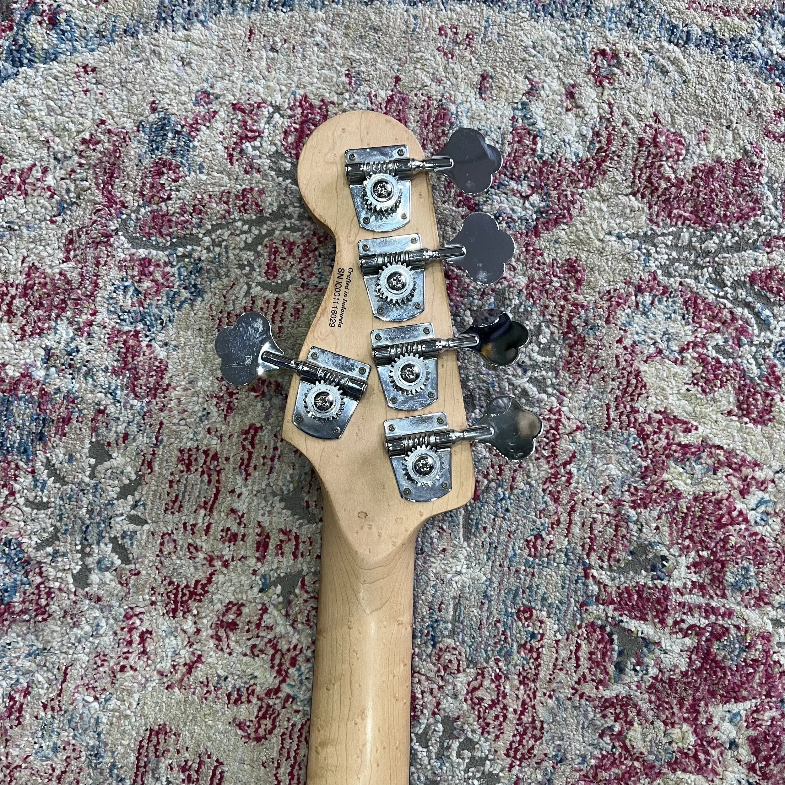 SquierPrecisionBassV5string Black_09.jpeg