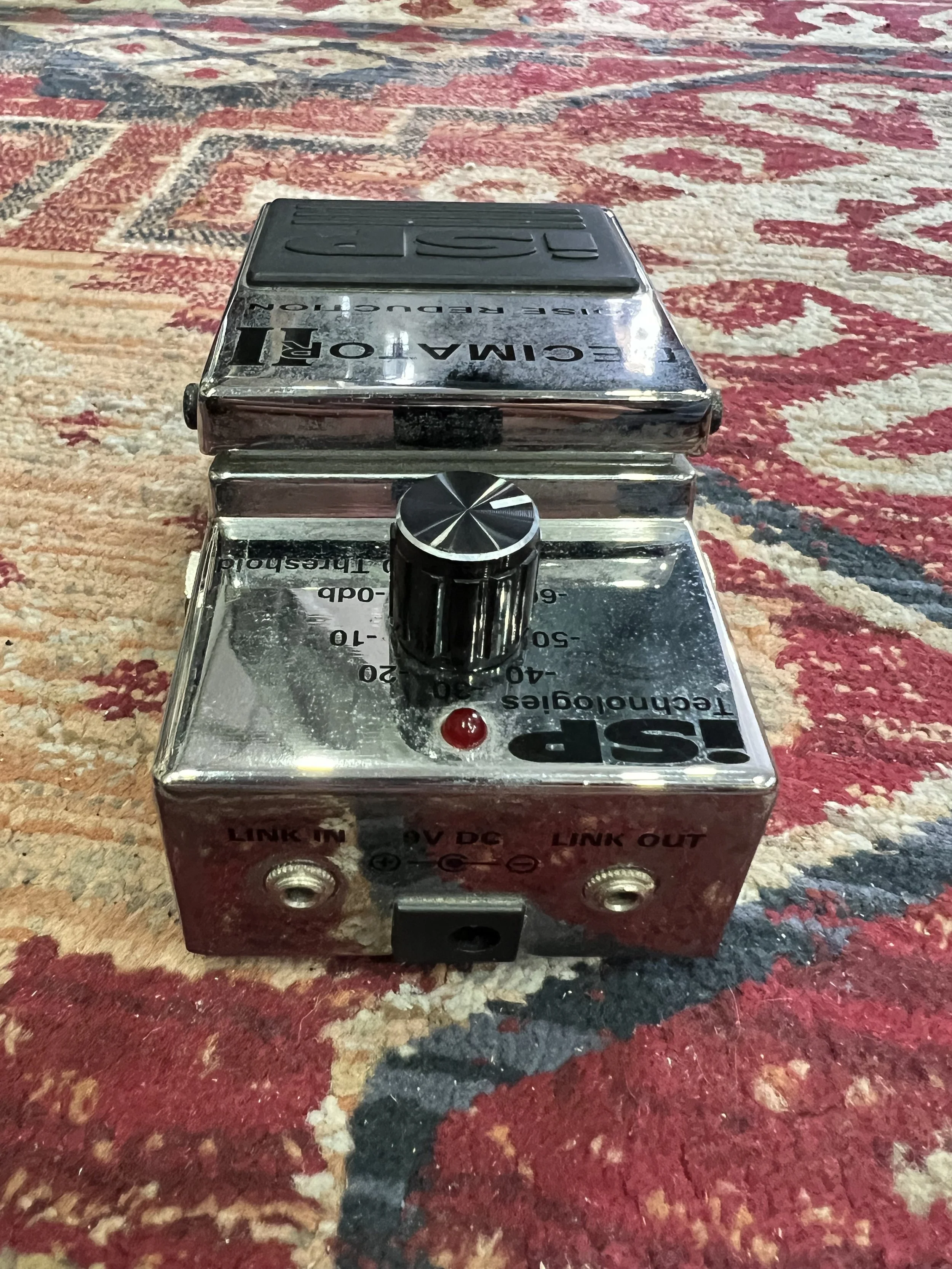 ISP-DecimatorII-noise-reduction-guitar-pedal-chrome-03.jpeg
