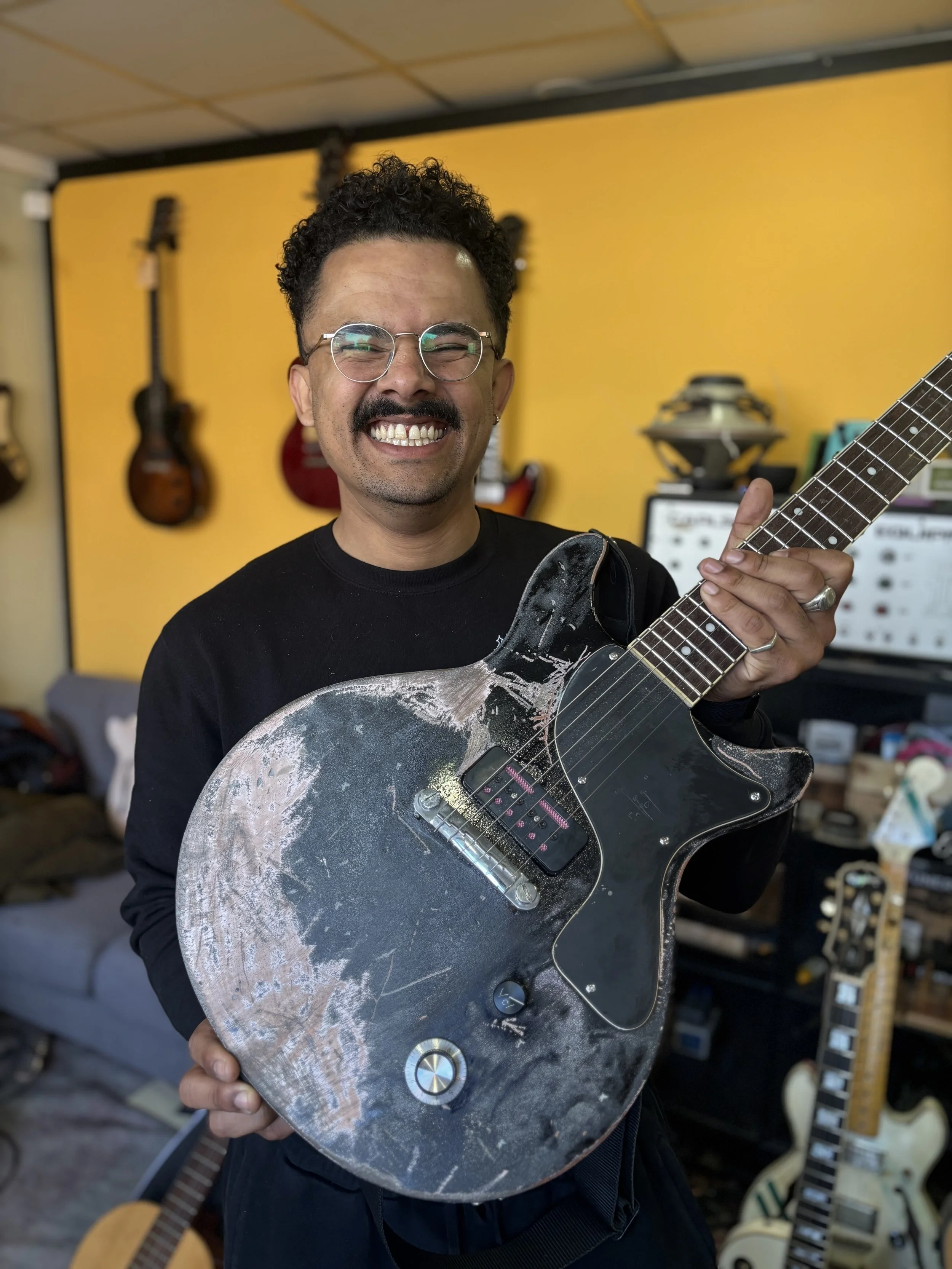 happy customer heave reliced double cutaway gibson style