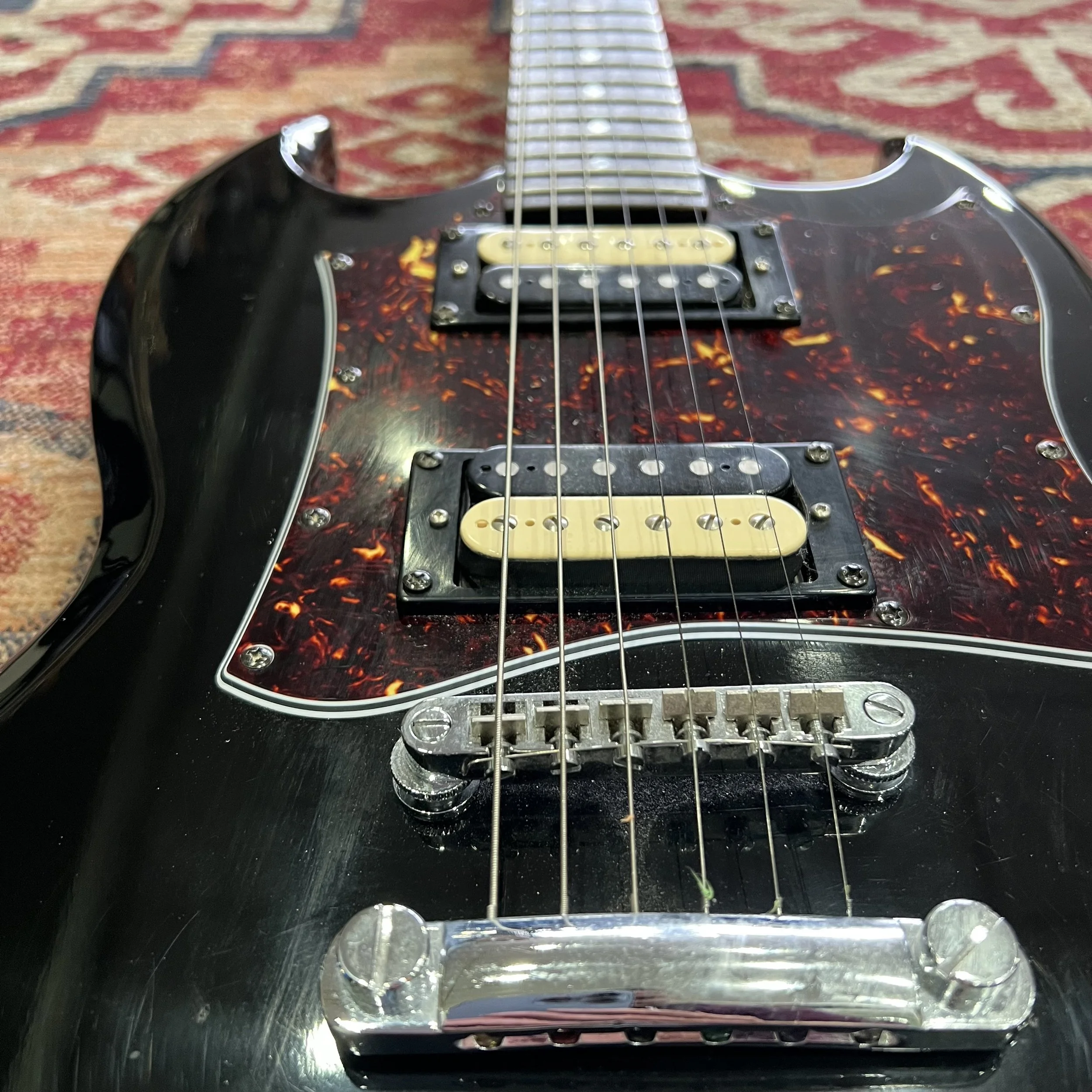 Epiphone-Gibson-SG-Ebony-04.jpeg