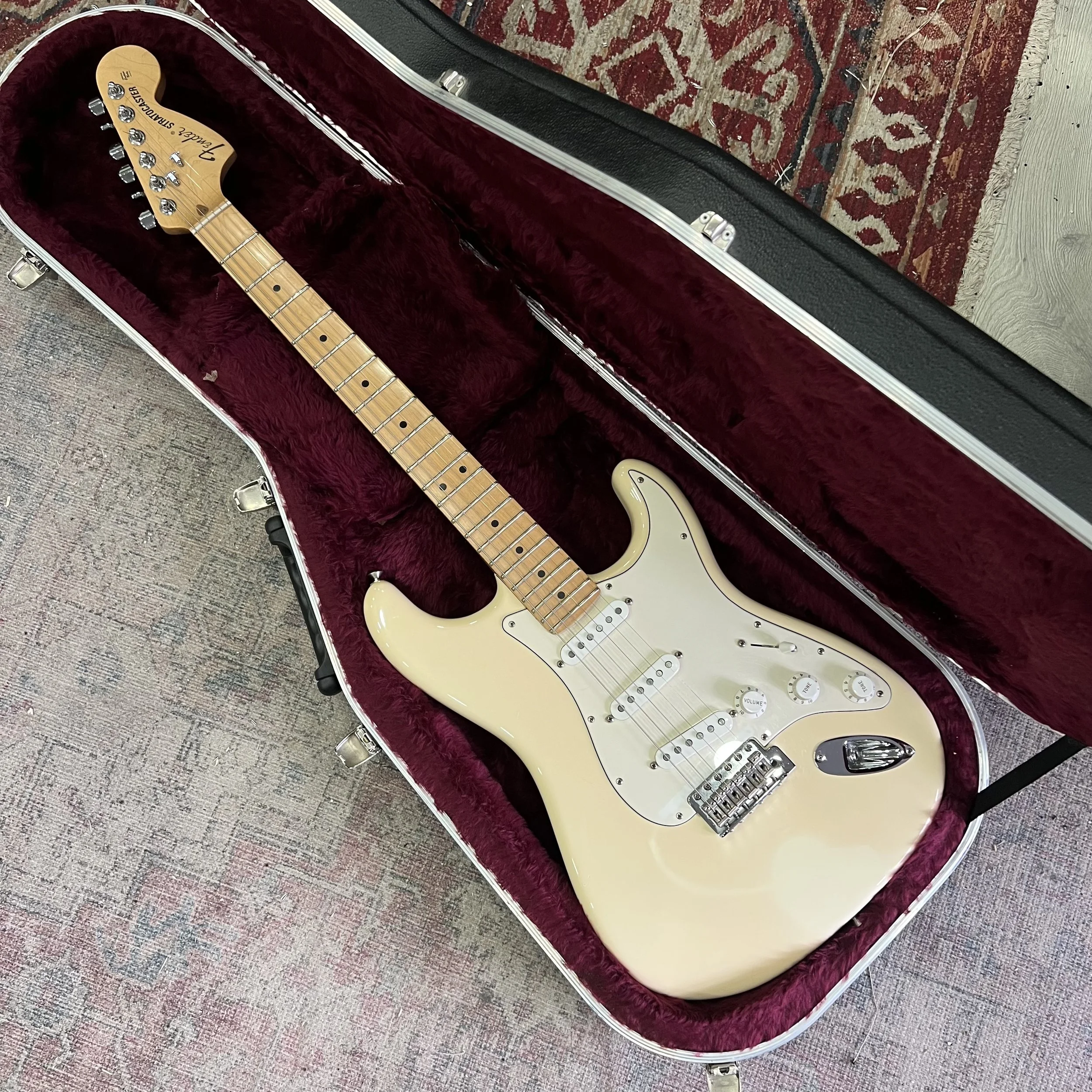 Fender-AmPro-Stratocaster-Electric-Guitar-OlympicWhite-014.jpeg