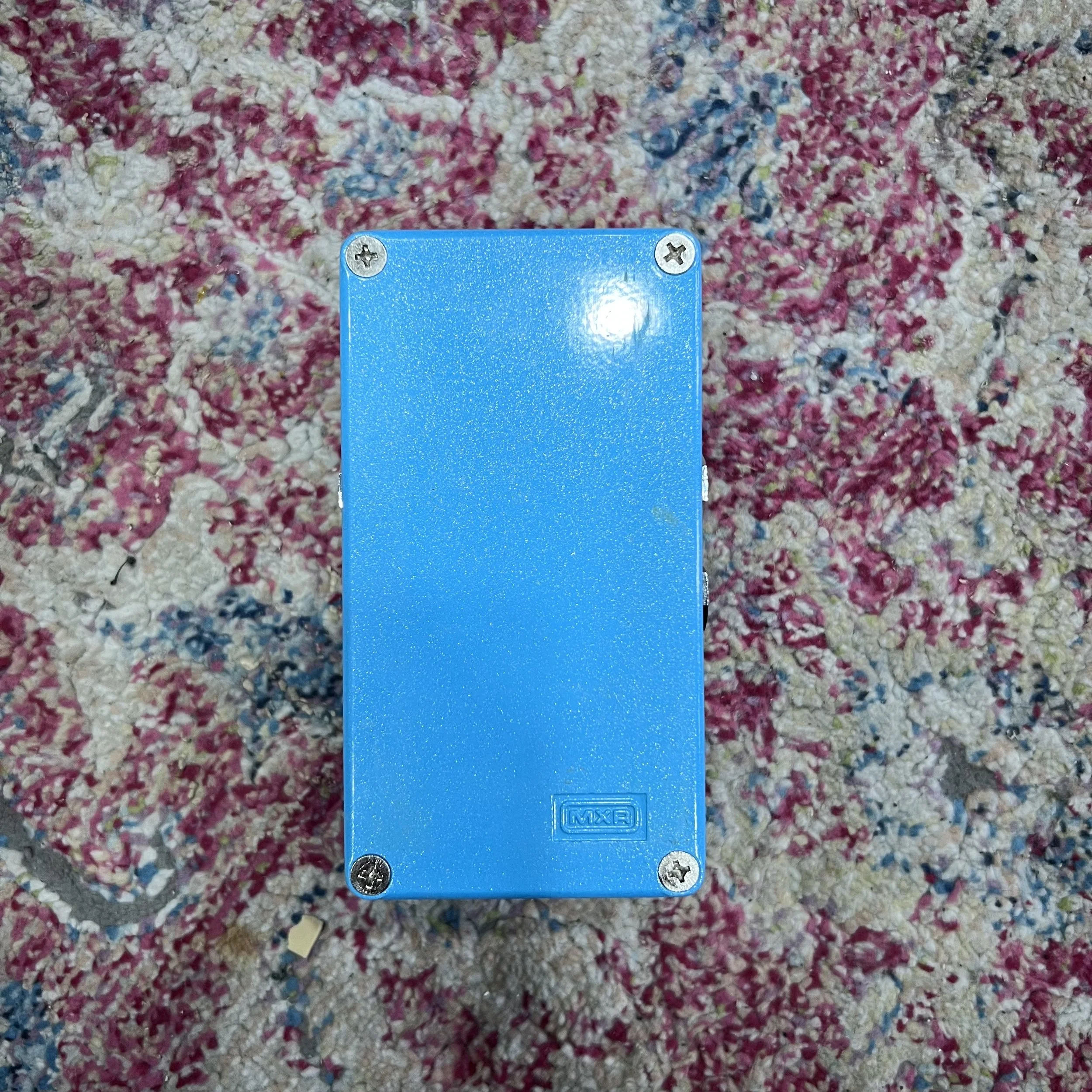 MXRM234AnalogChorusguitarpedalmetallicblue_06.jpeg