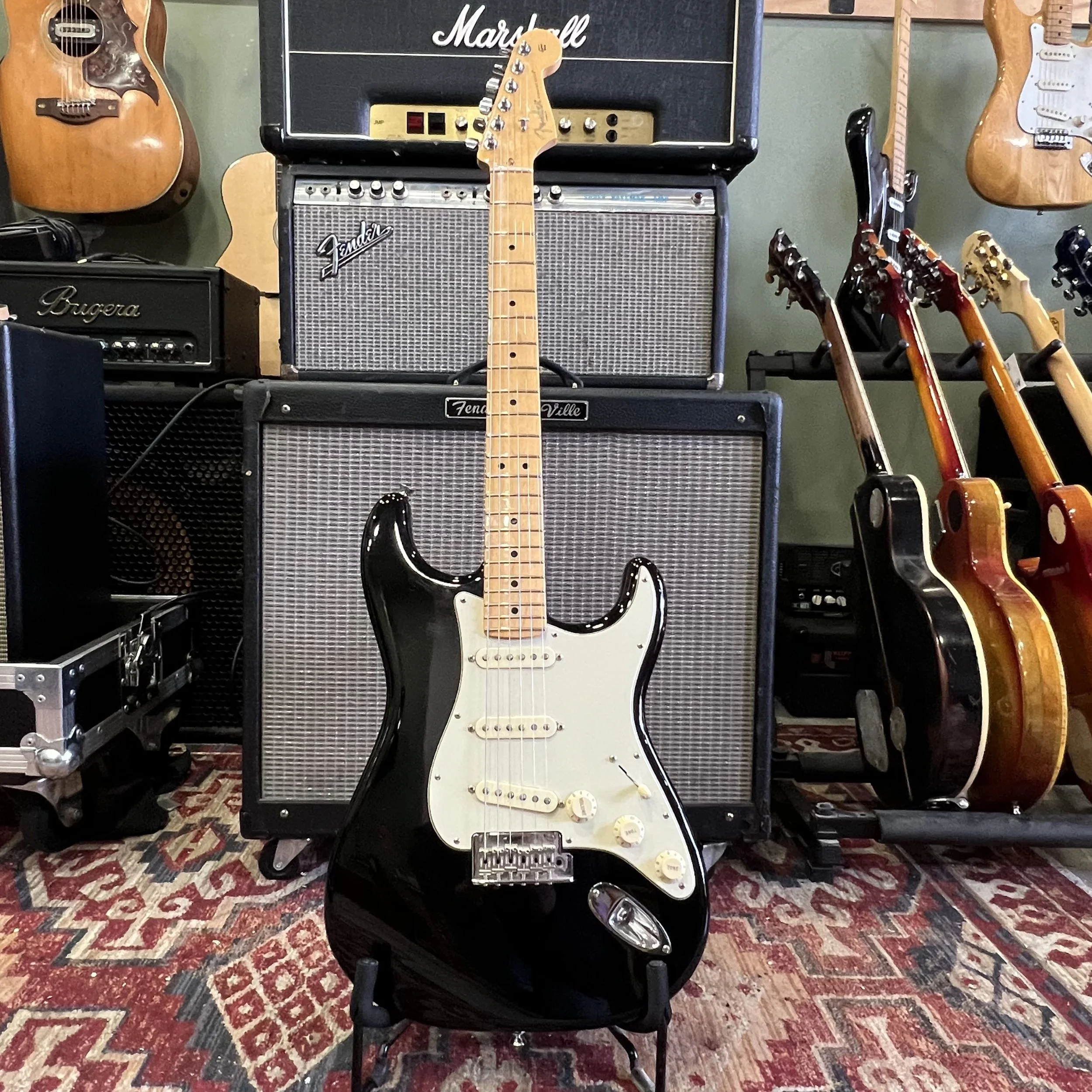Fender-AmPro-Stratocaster-Electric-Guitar-Black-01.jpeg