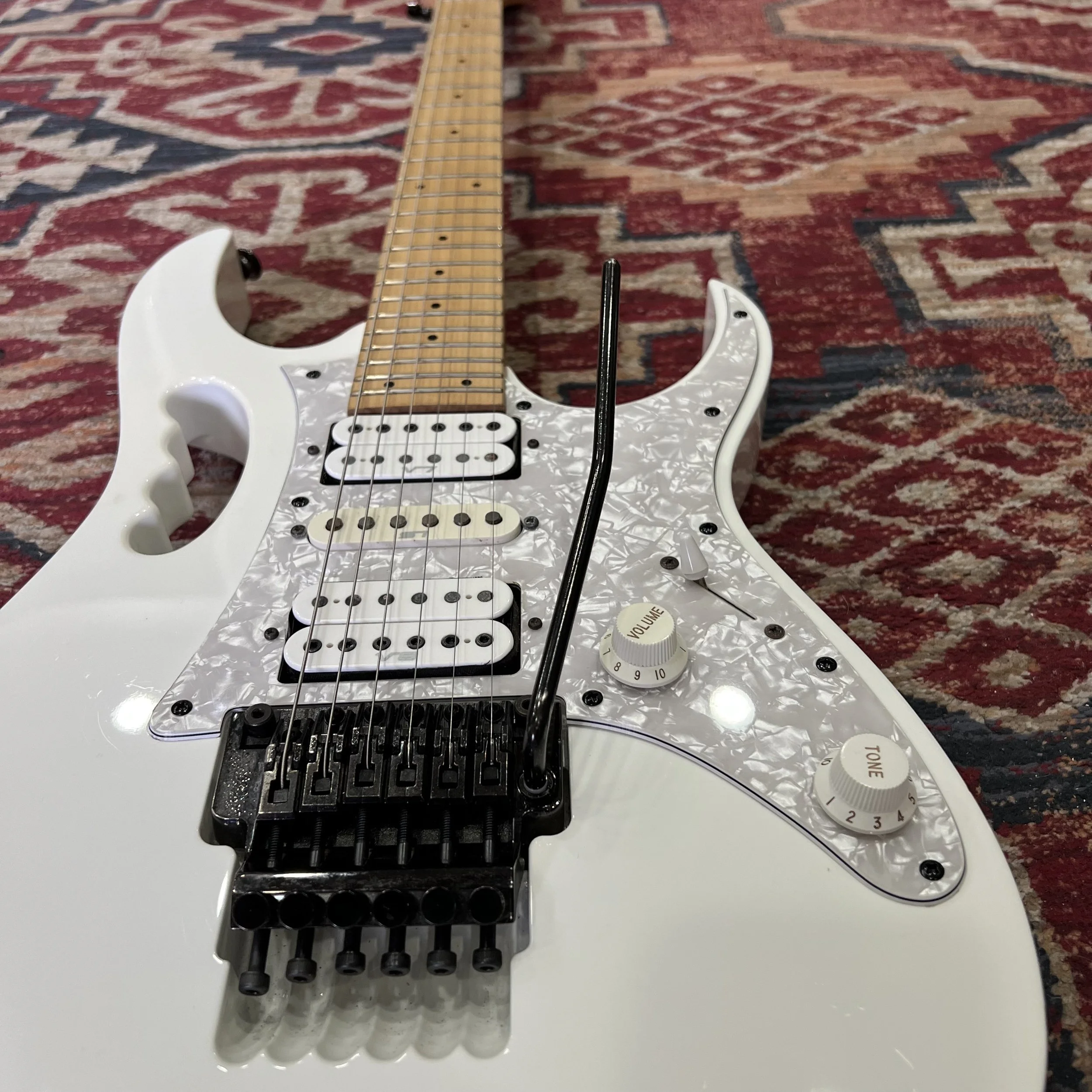 Ibanez-JEM-MIJ-White-07.jpeg