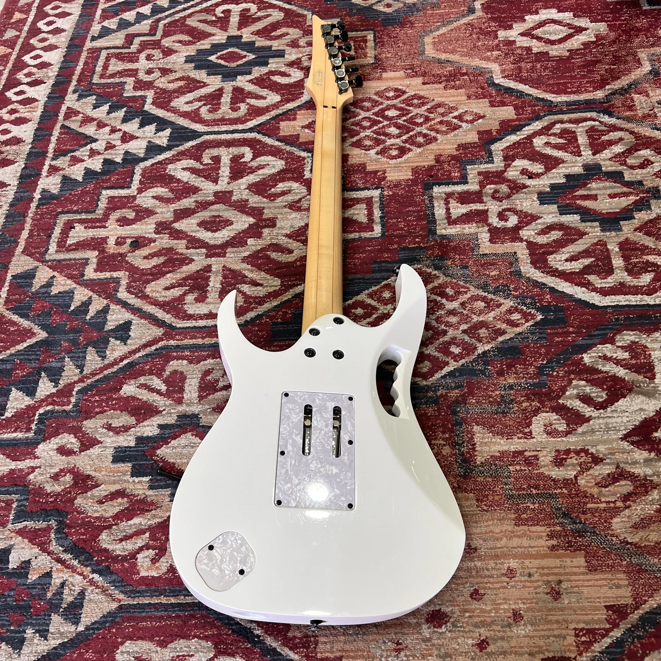 Ibanez-JEM-MIJ-White-011.jpeg