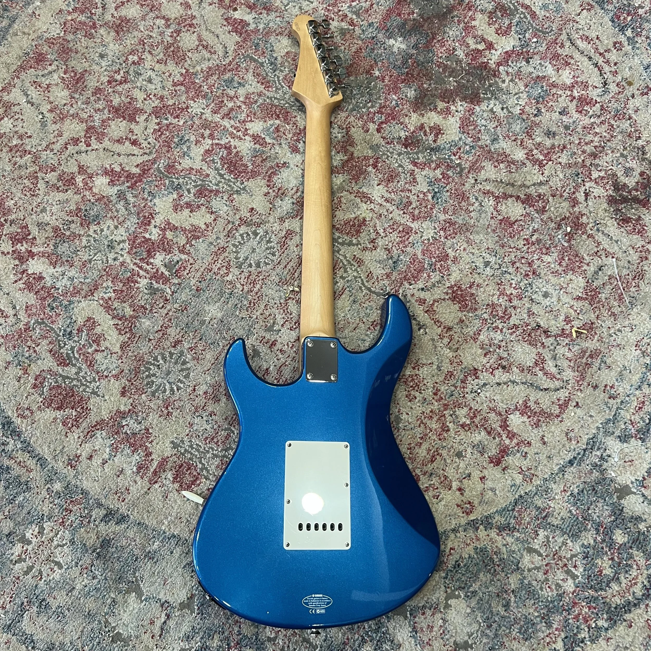 Yamaha-Pacifica-PAC012-sonicblue-7.jpeg