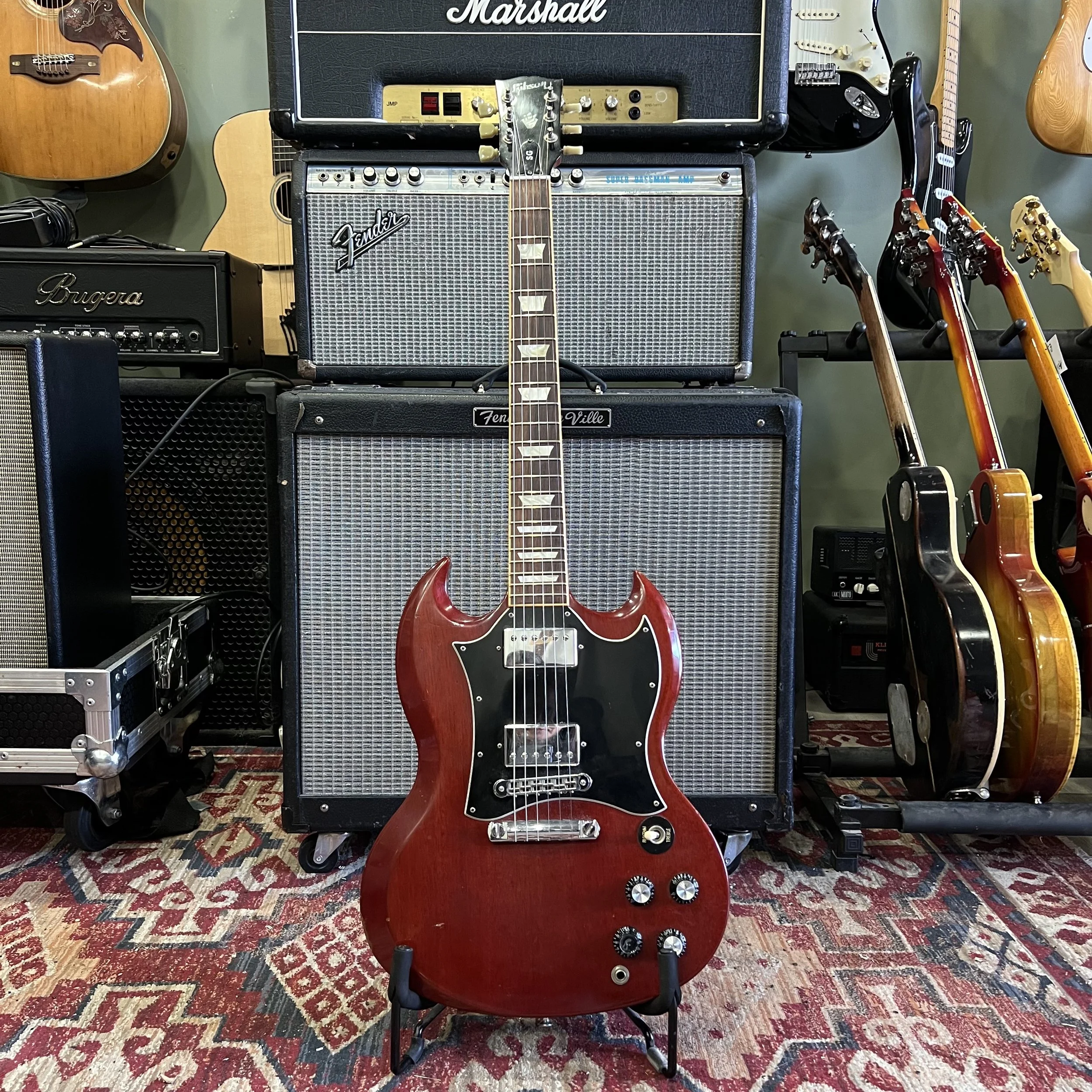 Gibson-SG-Standard-electric-Guitar-HeritageCherry-05.jpeg