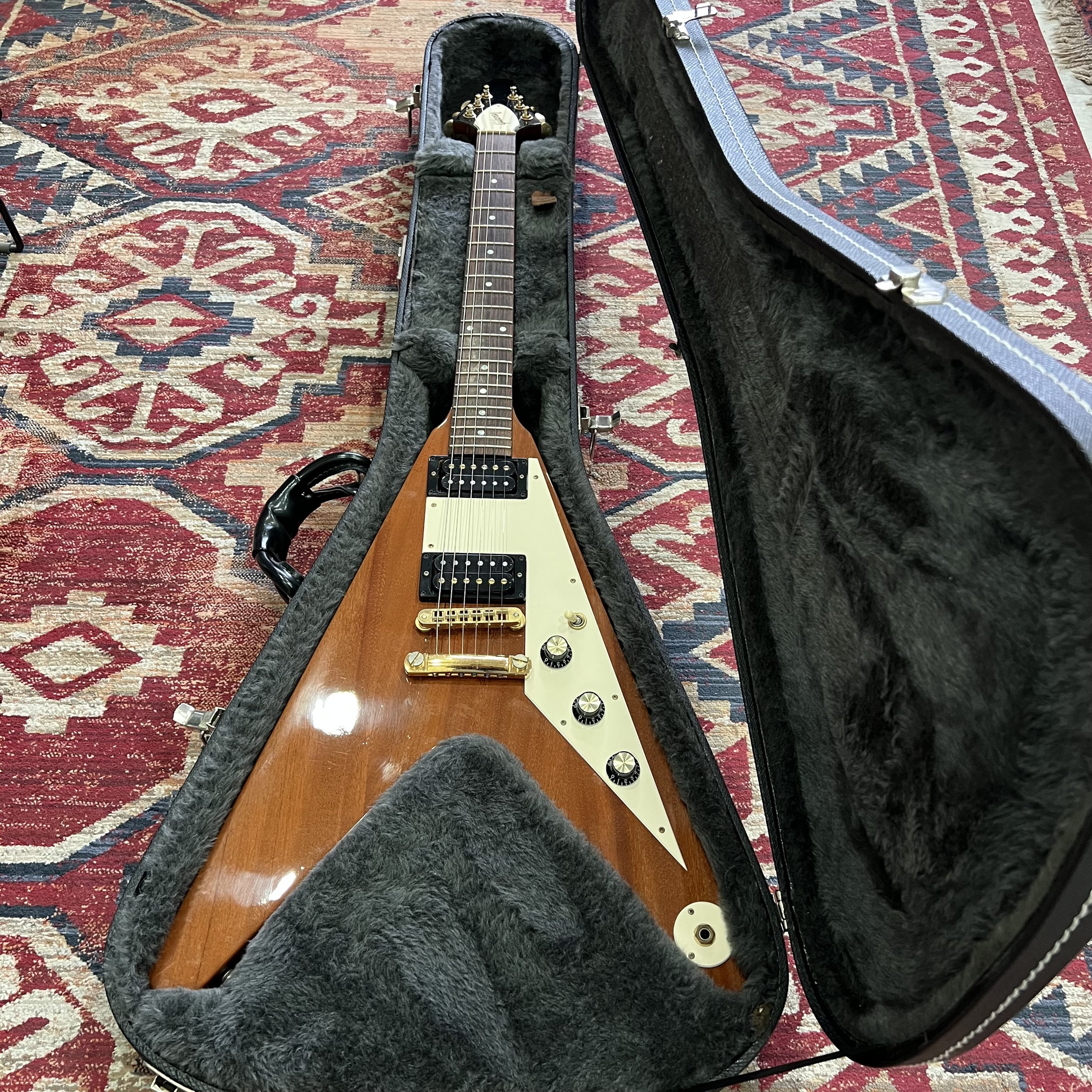 Gibson-FlyingV-Natural-02.jpeg