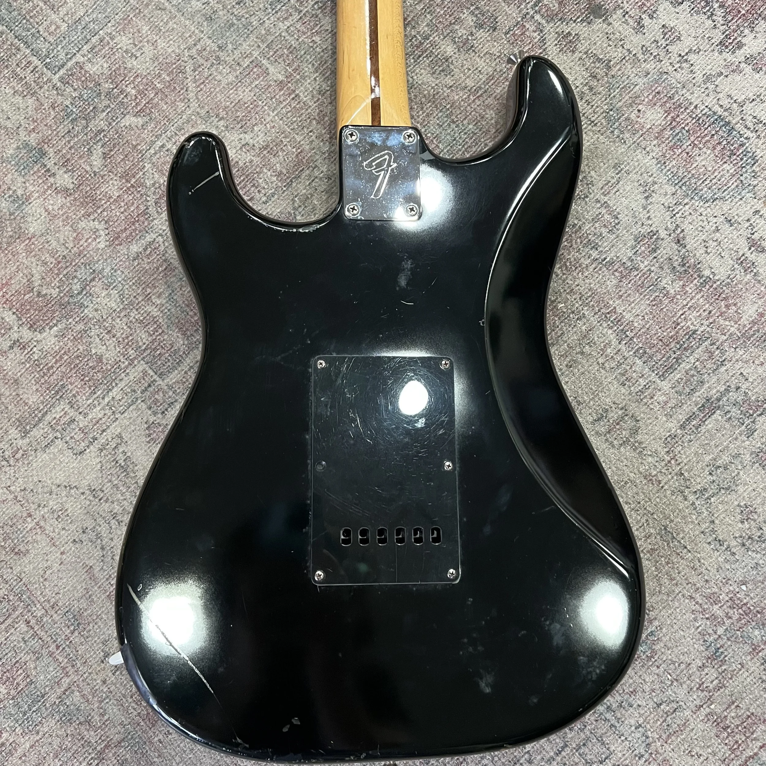 Fender-Stratocaster-Electric-MIM-Guitar-Black-7.jpeg
