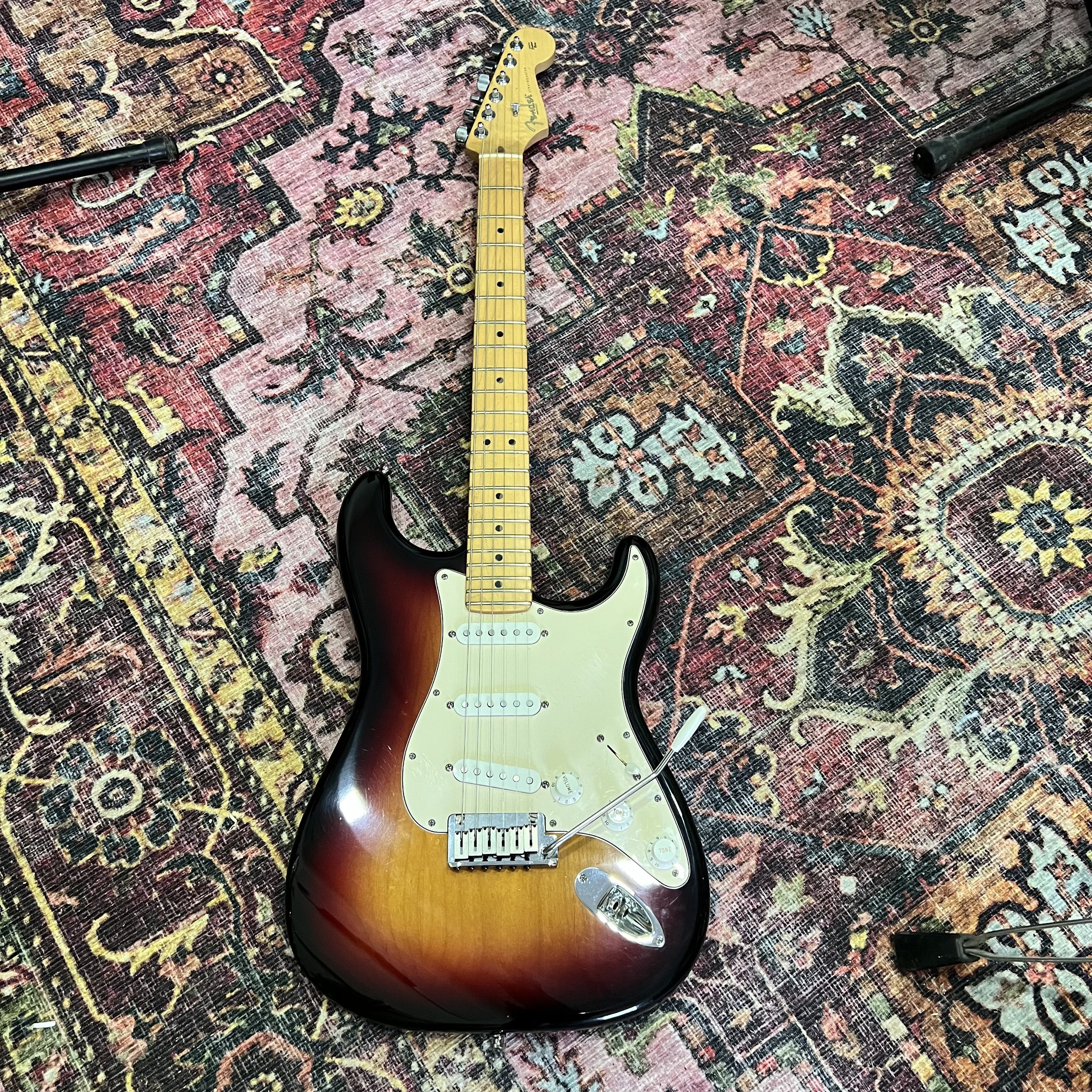 Fender-American-Standard-Stratocaster-3tonesunburst-01.jpeg