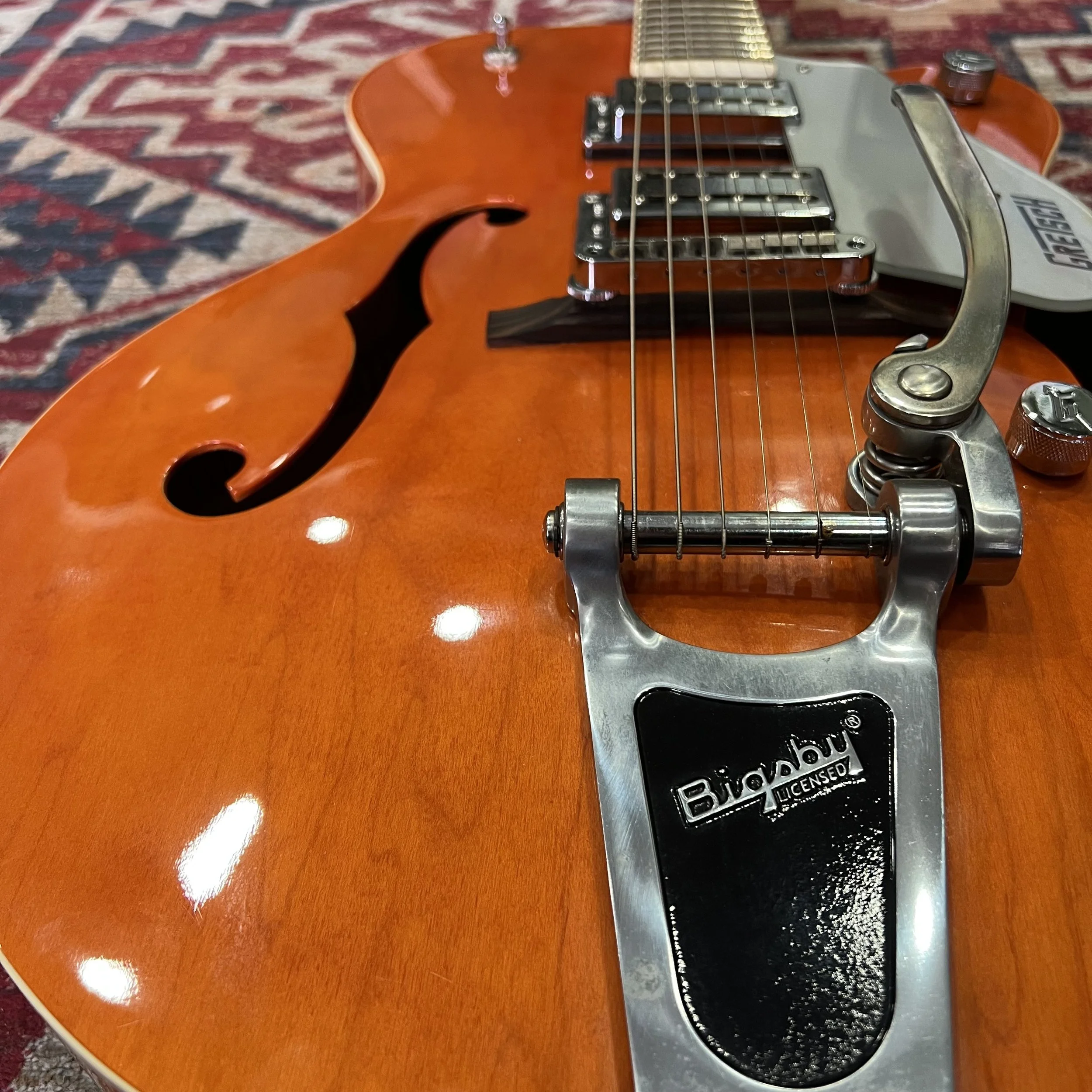 Gretsch-Electromatic-G5120-Guitar-Orange-Stain-04.jpeg