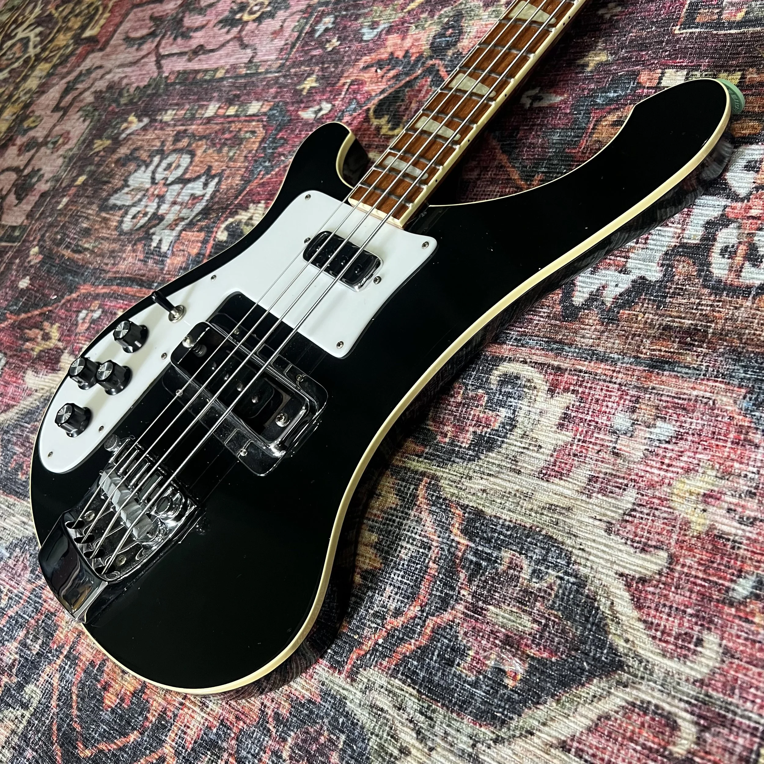 Rickenbacker-4001-Left-handed-Bass-Guitar-Jetglo-1978-03.jpeg