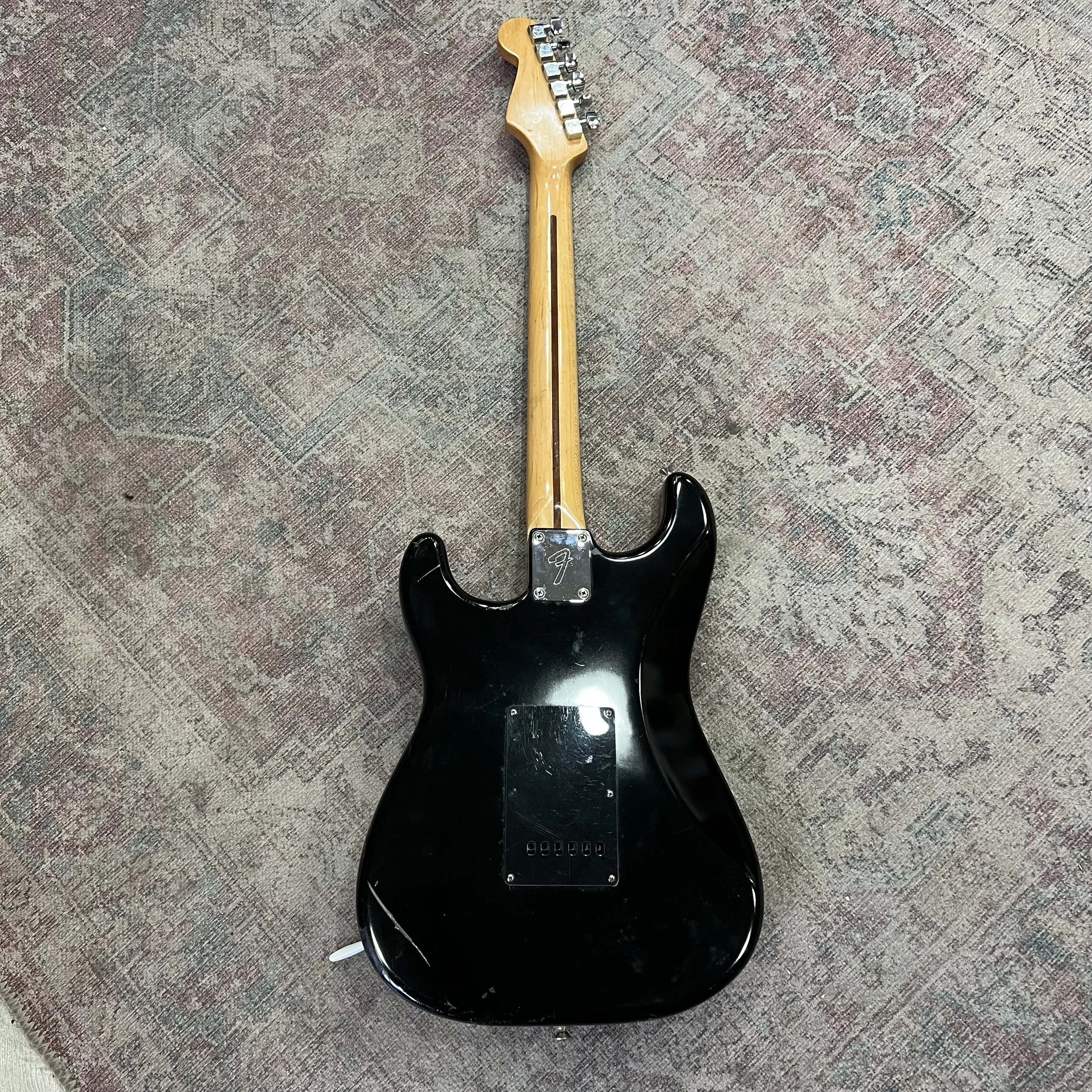 Fender-Stratocaster-Electric-MIM-Guitar-Black-06.jpeg
