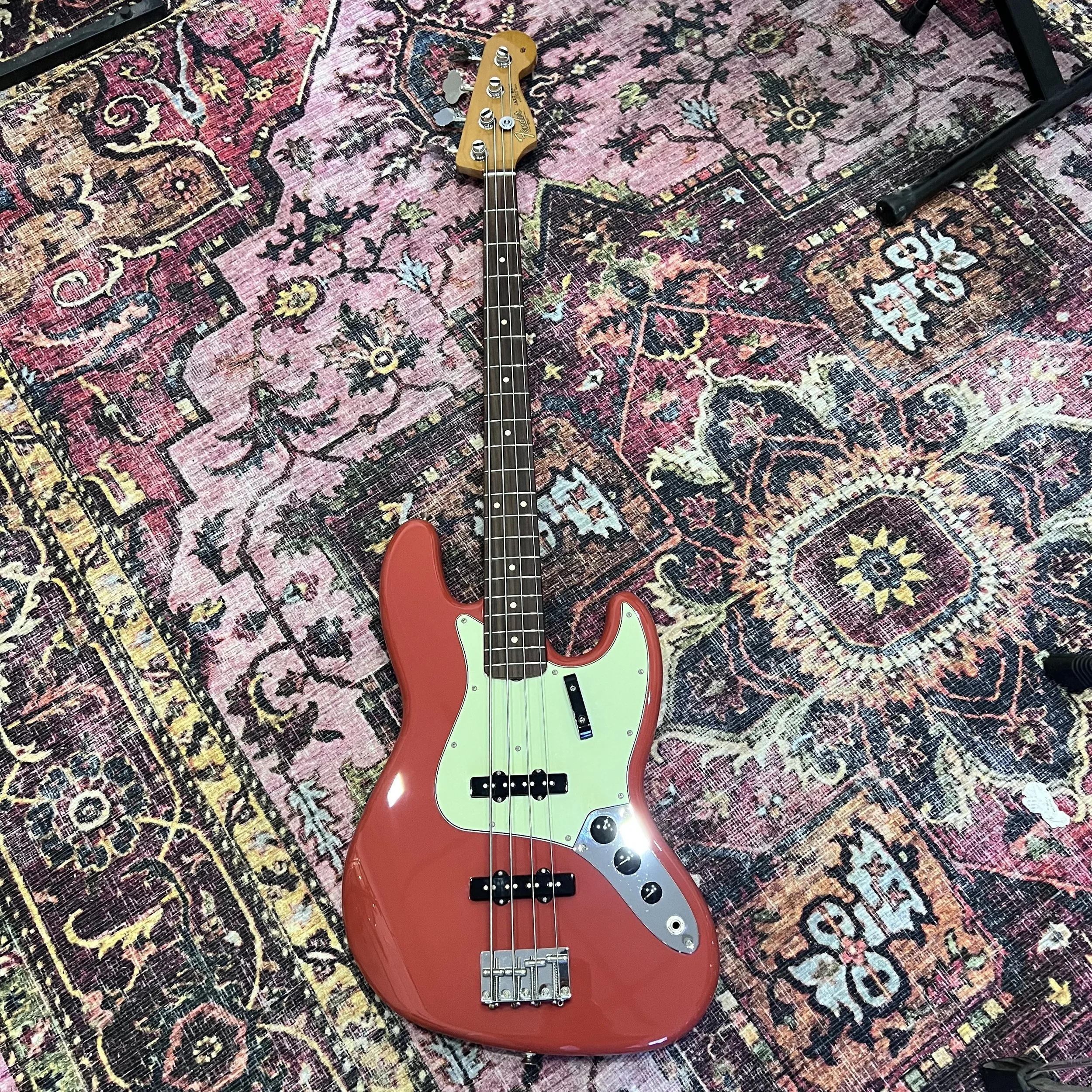 FenderVinteraII60sJazzBassFiestaRed_01.jpeg