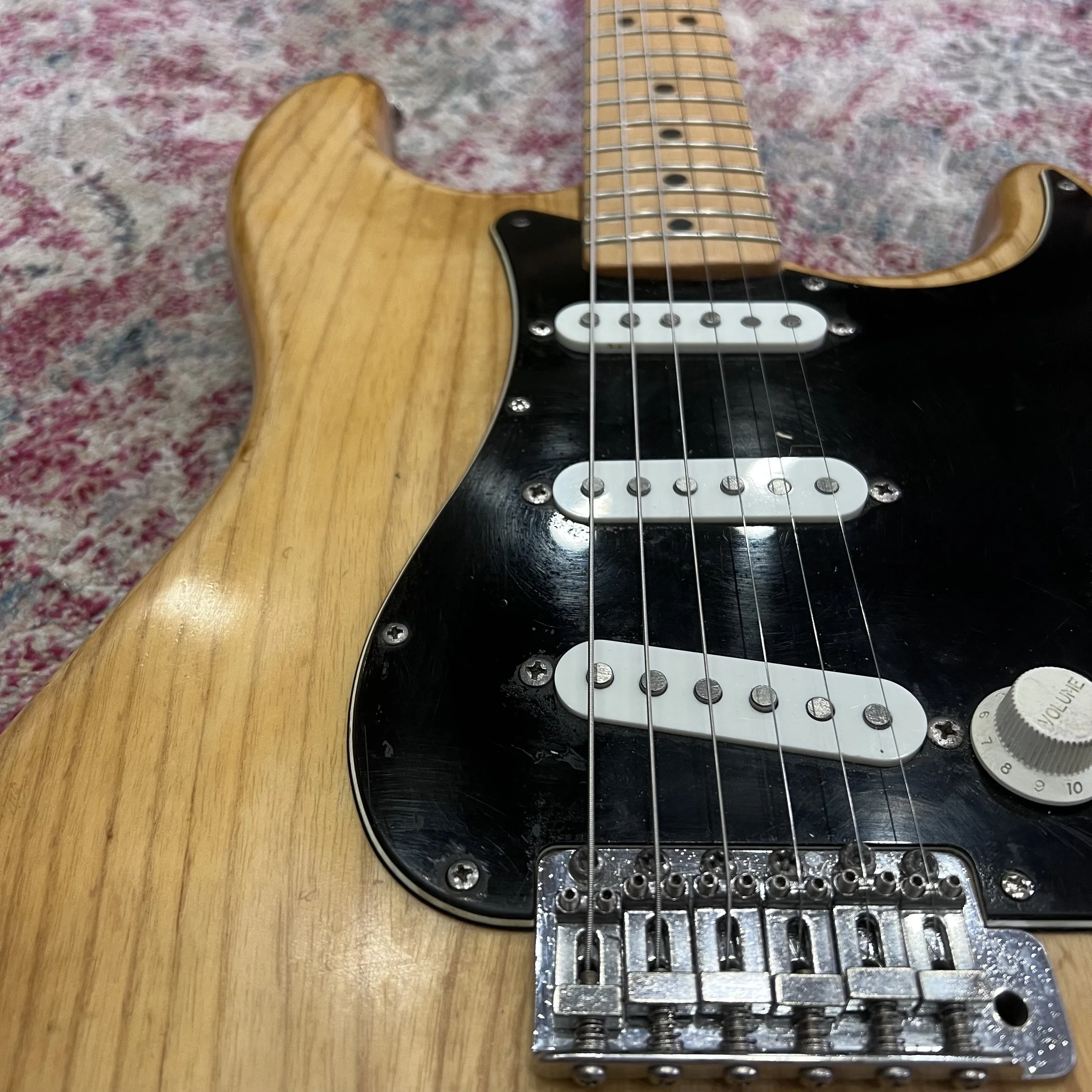 Fender70sStratocasterNatural_05.jpeg