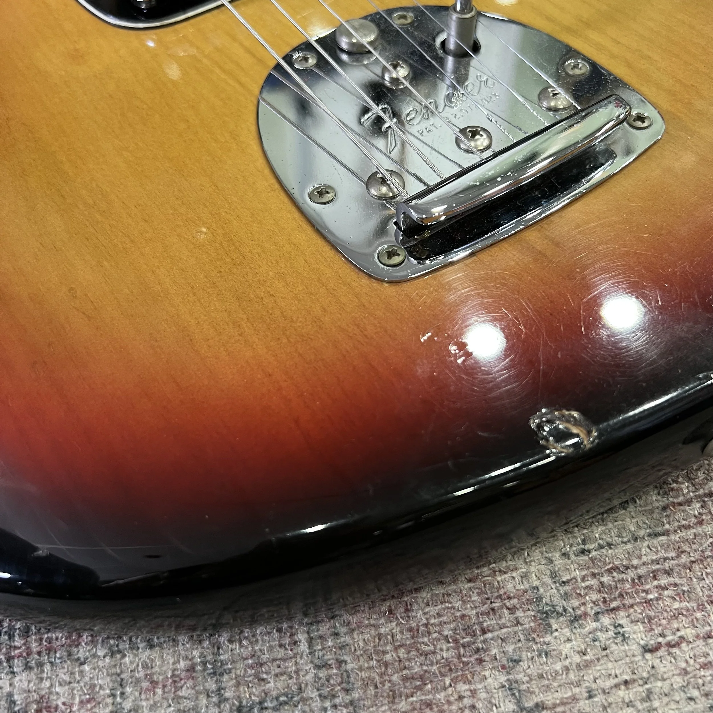 Fender-Jaguar-1969-Electric-Guitar-3Tone-Sunburst-017.jpeg