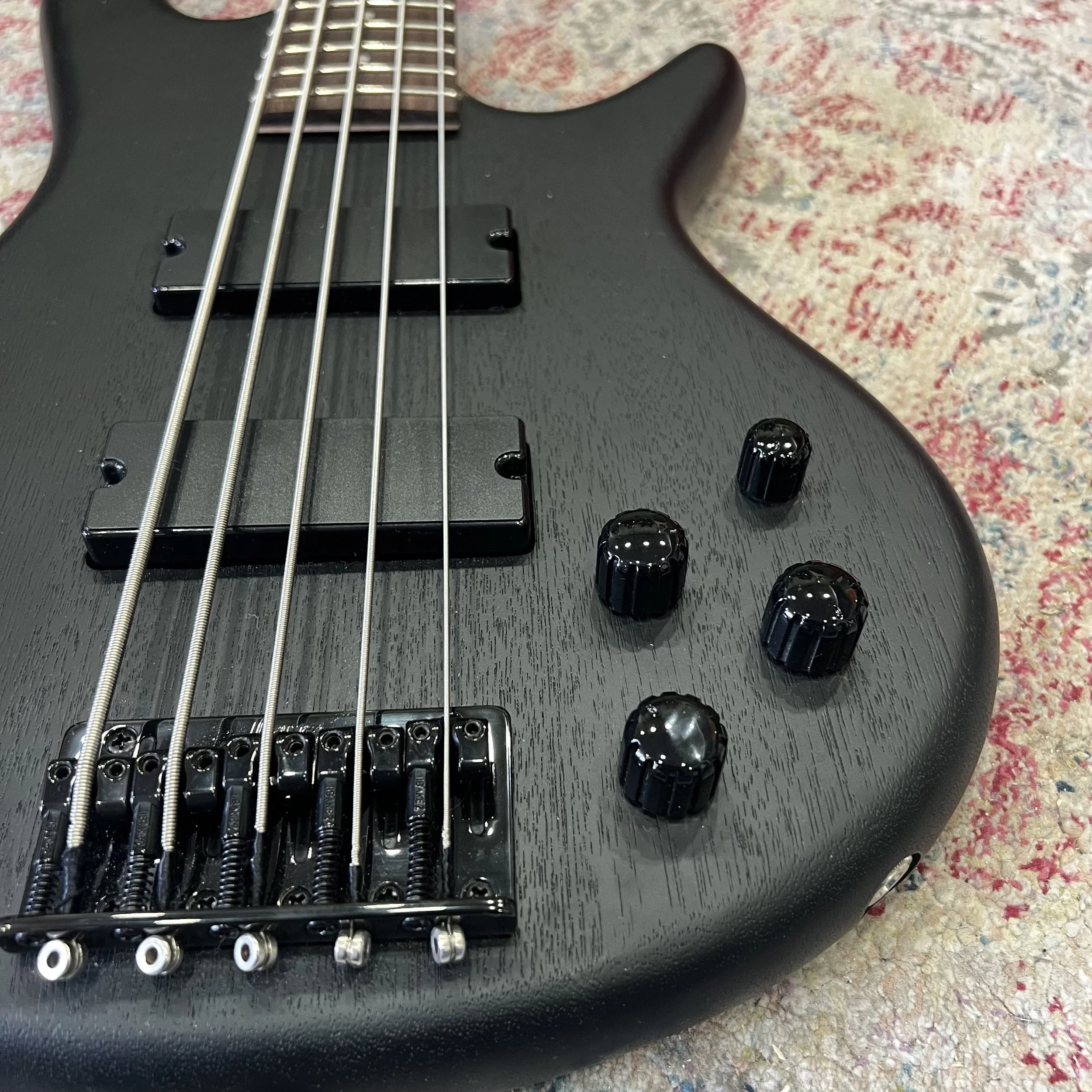Ibanez-Gi-Soundgear- GSR205B-5-String-Bass-Guitar-Black-04.jpeg
