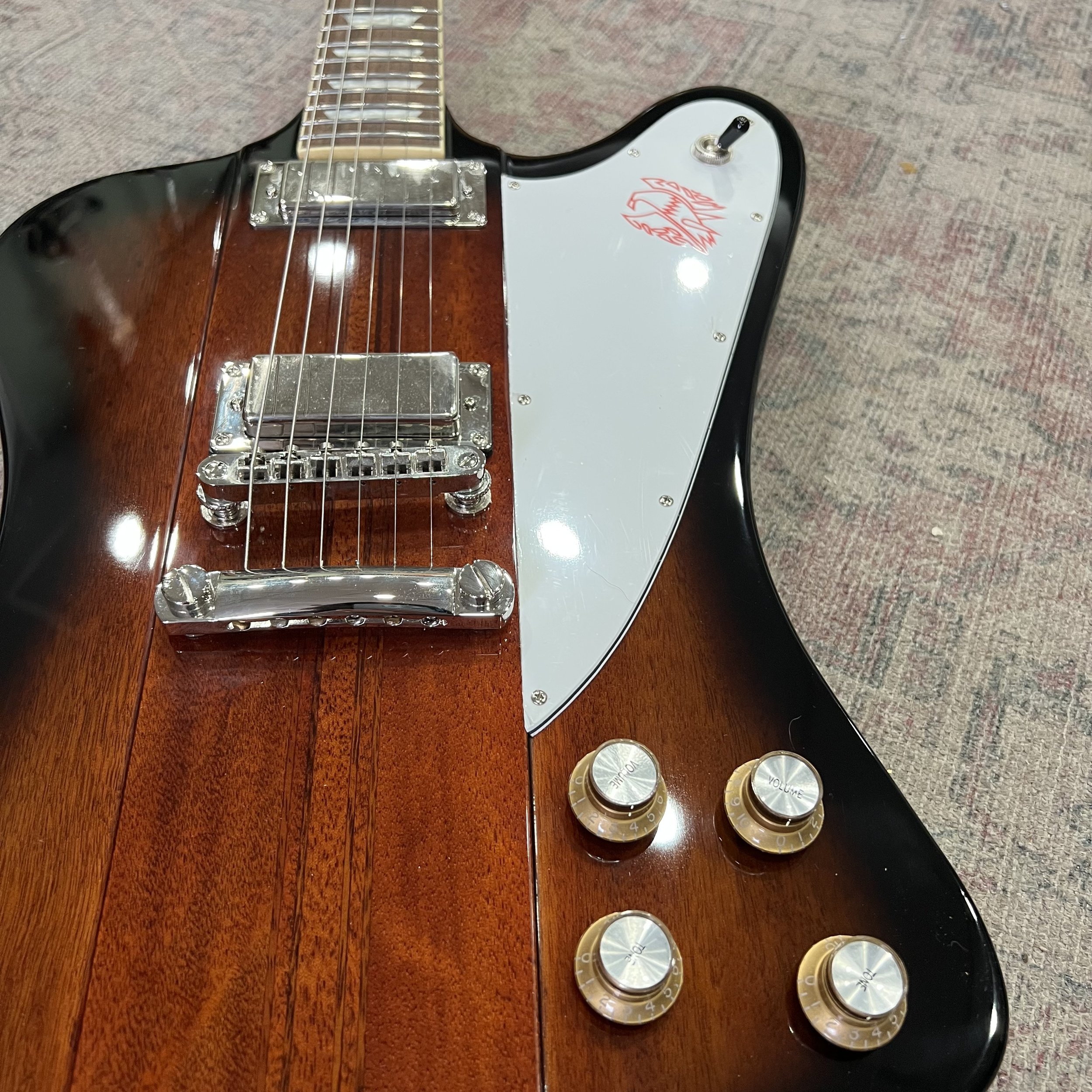 Epiphone-Firebird-Vintage-Sunburst-03.jpeg