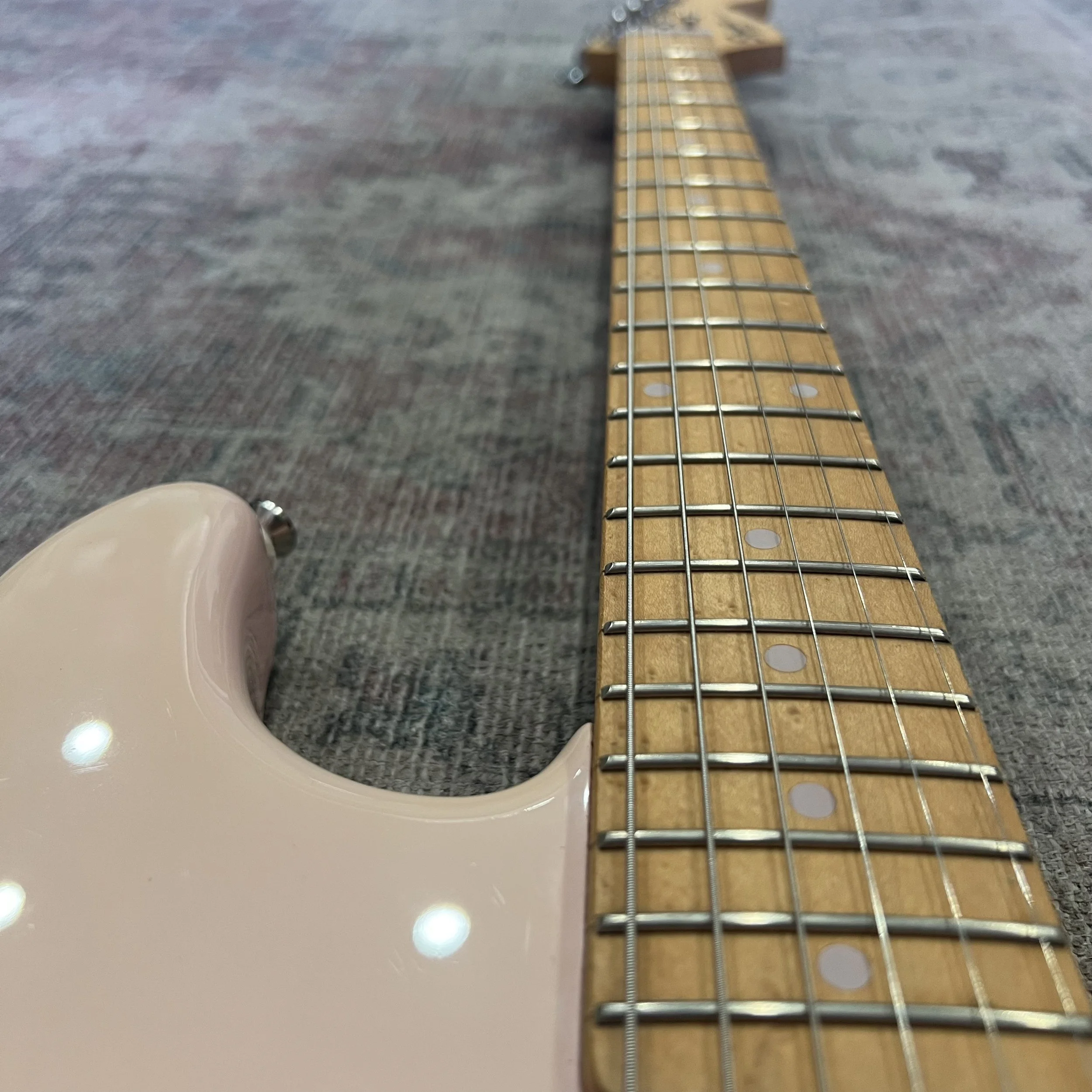 Squier-Stratocaster-AffinitySeries-HellokittyFirstYear2005-Pink-Electric-Guitar-07.jpeg