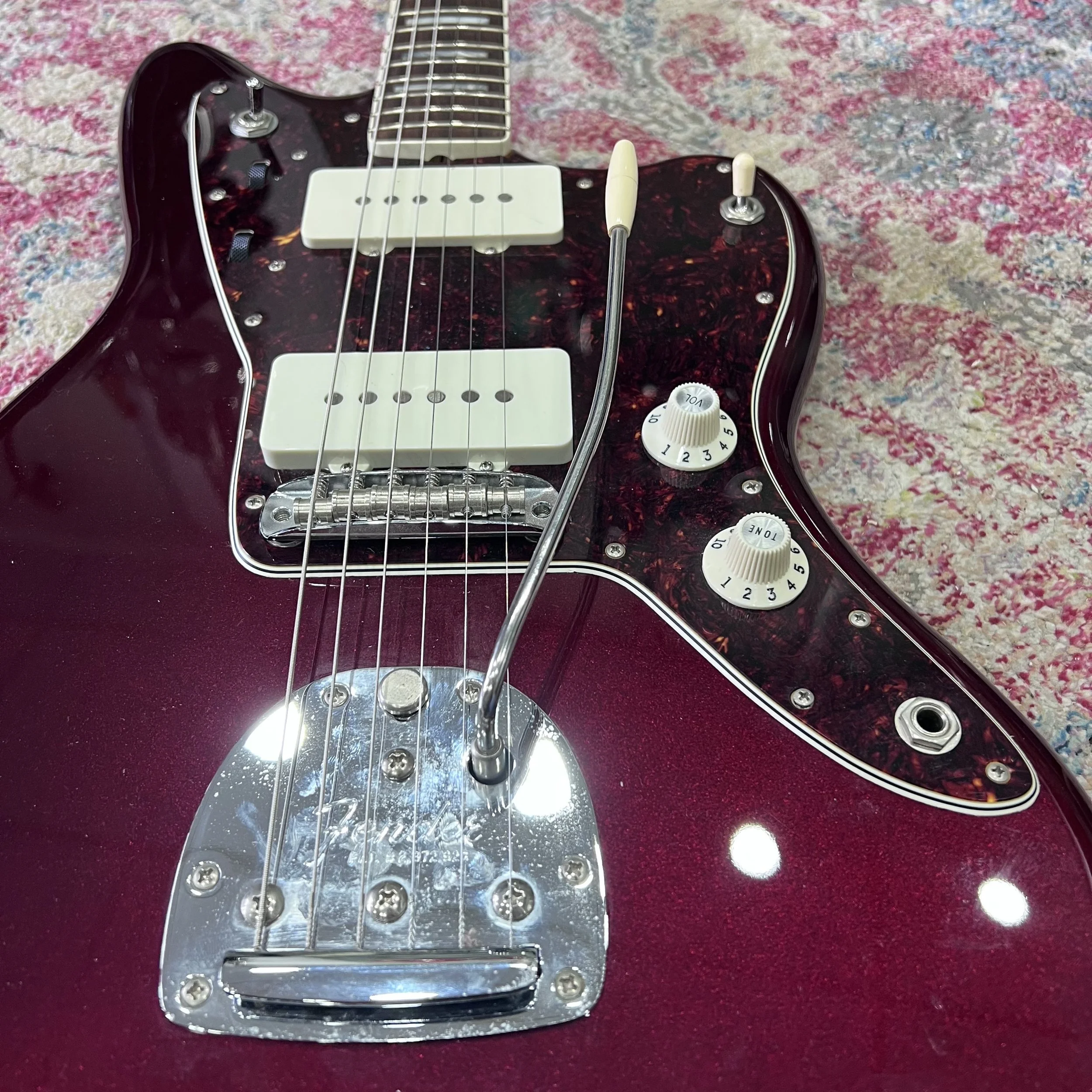 Fender JazzmasterCherry_05.jpeg