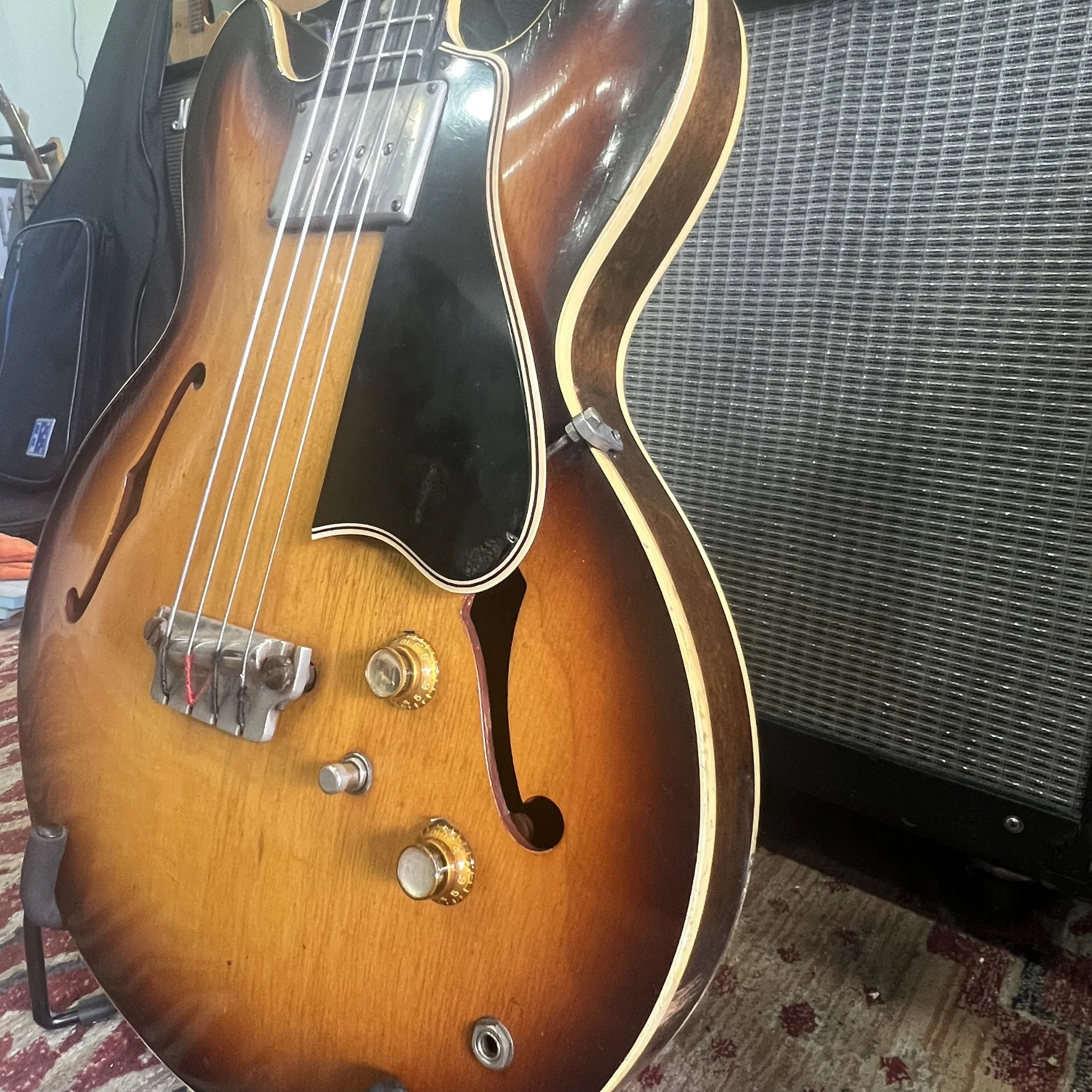 Epiphone-Rivoli-Electric-Bass-Guitar-1967-3tonesunburst-04.jpeg