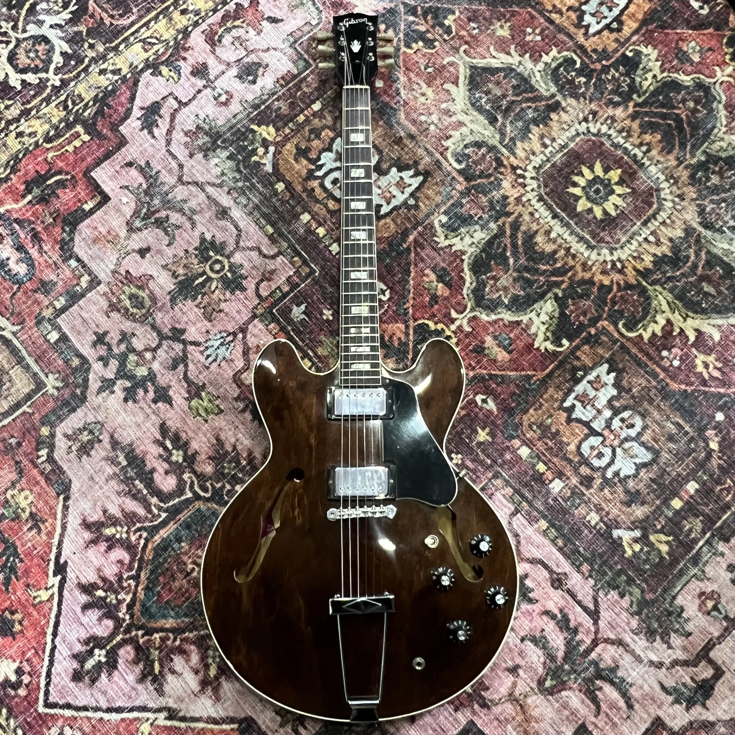 Gibson-ES335TDC-1974-walnut-guitar-01.jpeg