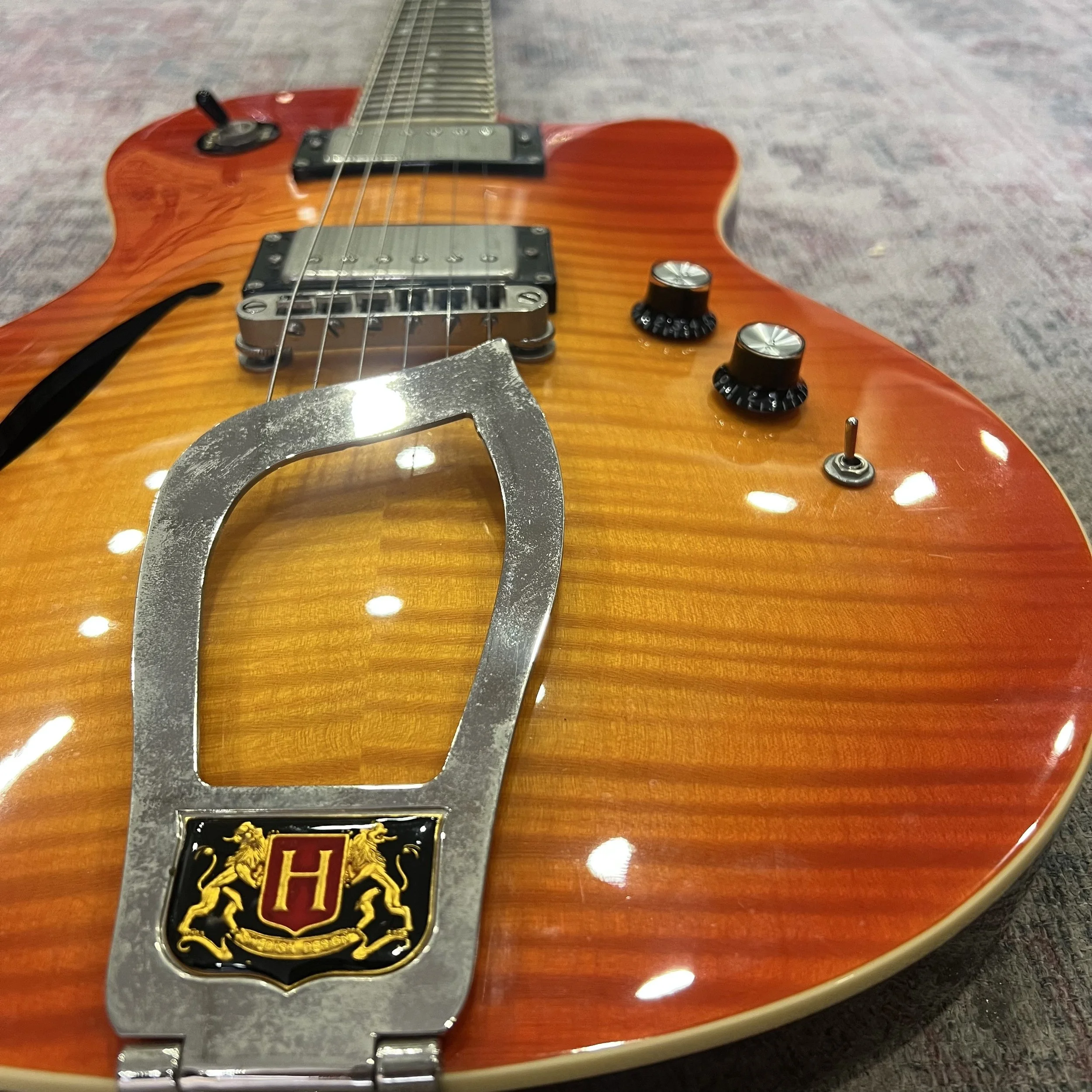Hagstrom-electric-guitar-semihollow-orangeburst-04.jpeg