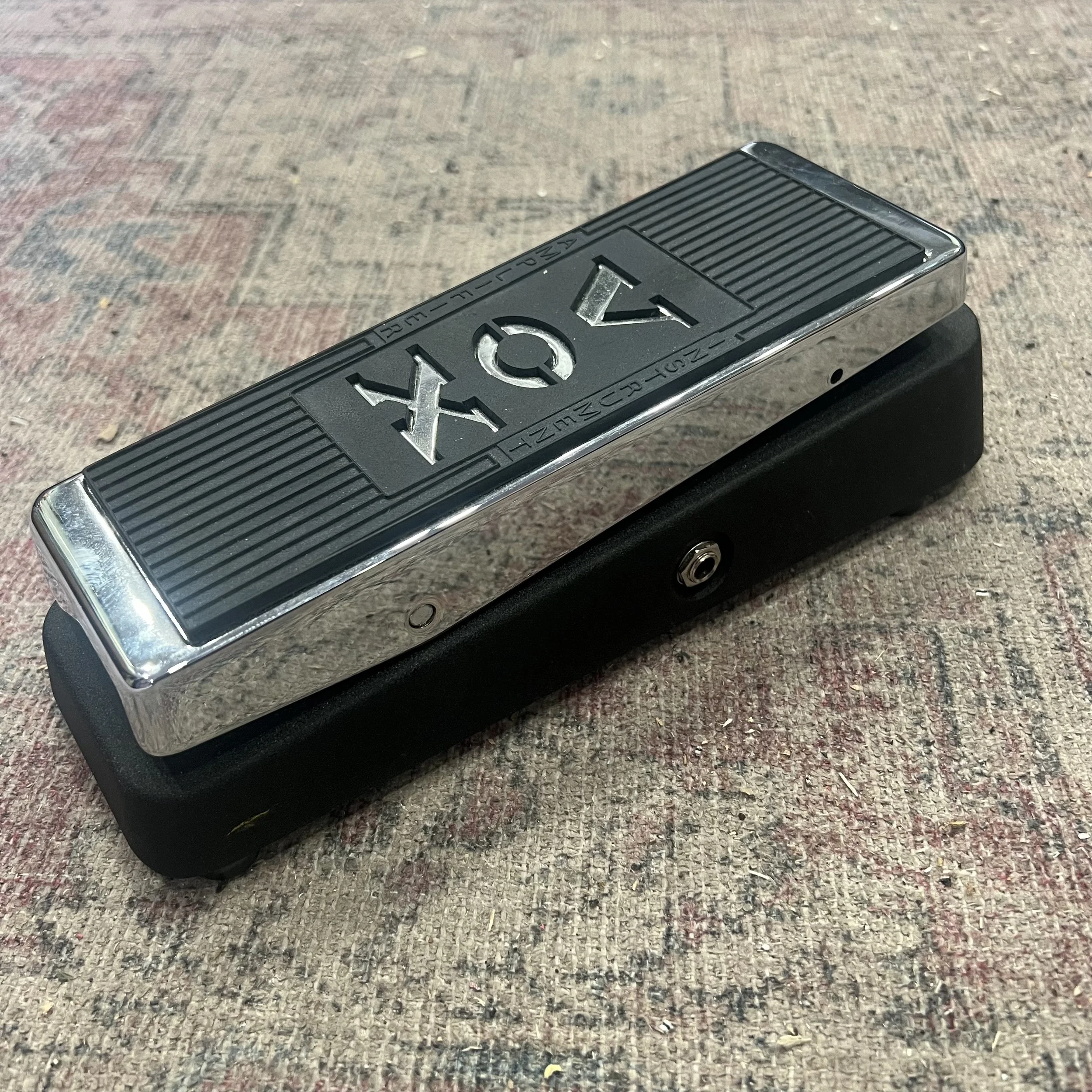 VOX-V847-wahwah-guitar-effects-pedal-05.jpeg