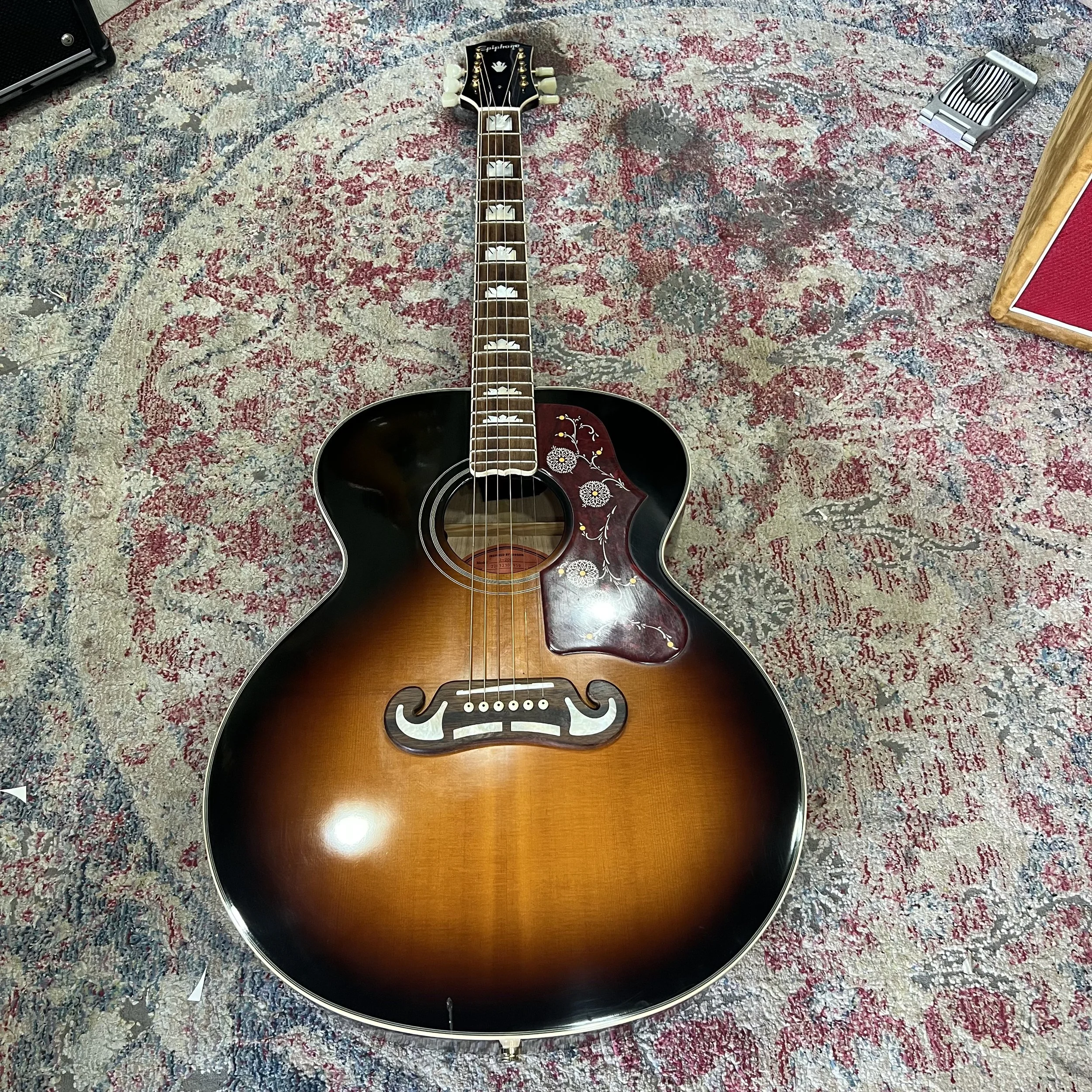 Epiphone-J200-Acoustic-VintageSunburst-01.jpeg