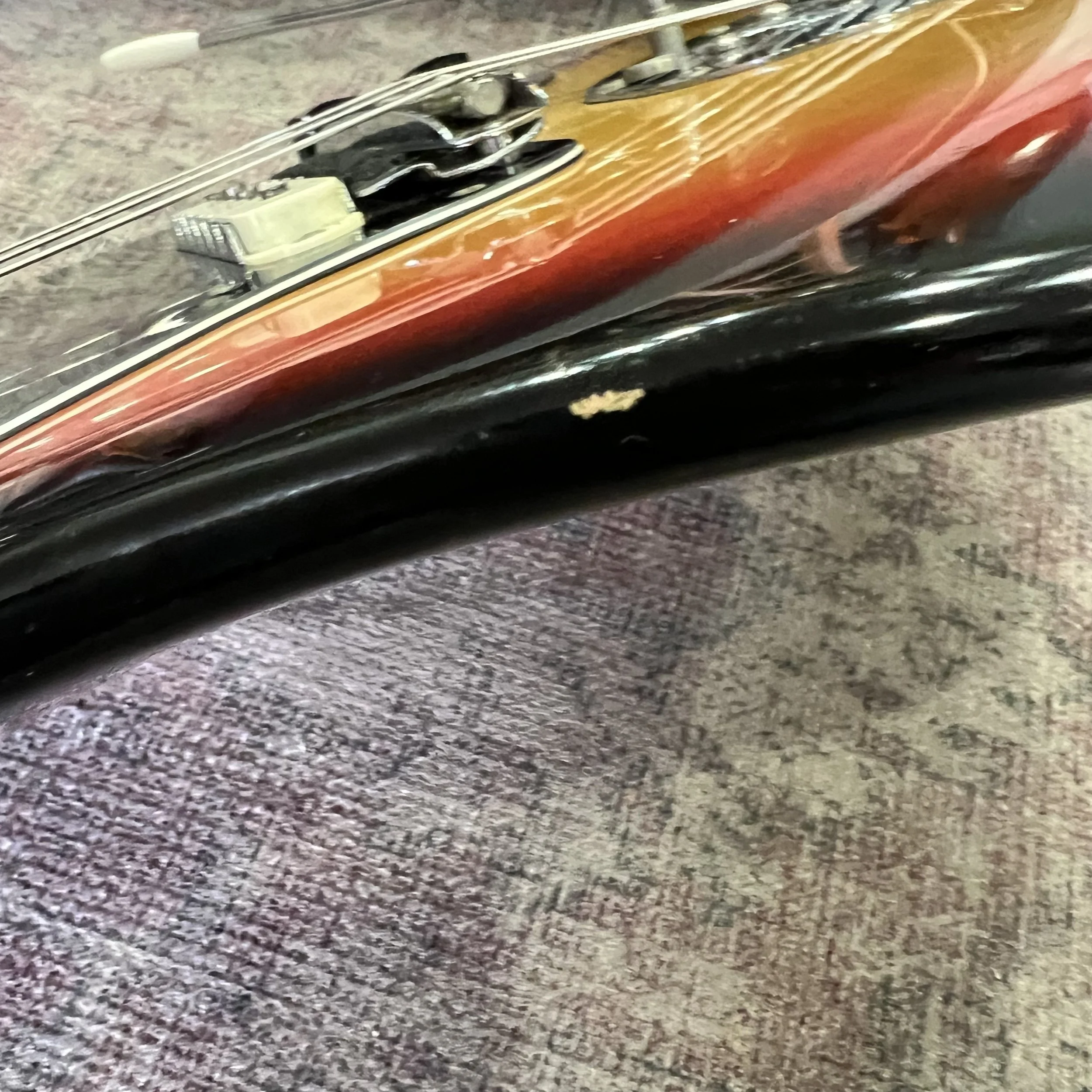 Fender-Jaguar-1969-Electric-Guitar-3Tone-Sunburst-016.jpeg