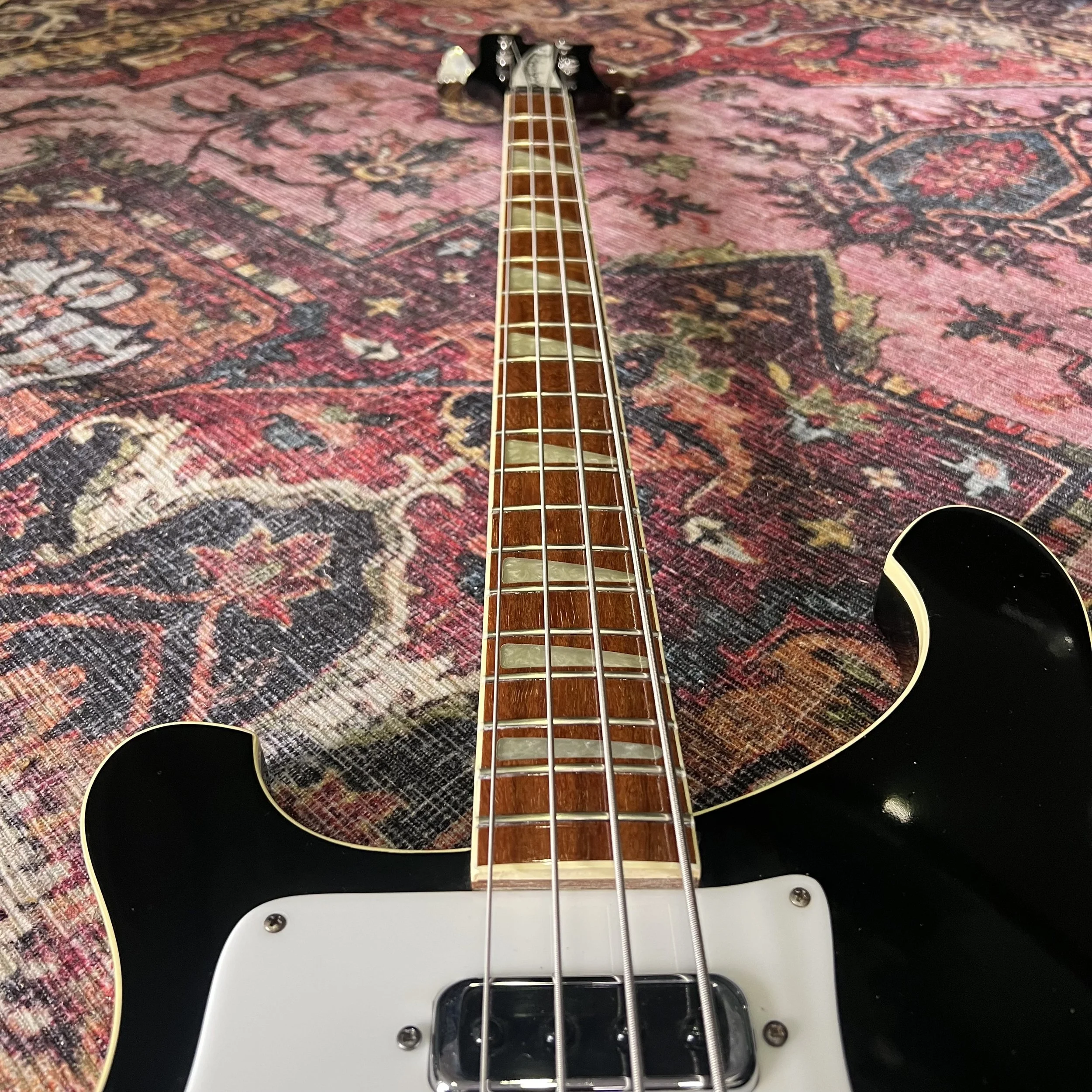 Rickenbacker-4001-Left-handed-Bass-Guitar-Jetglo-1978-06.jpeg
