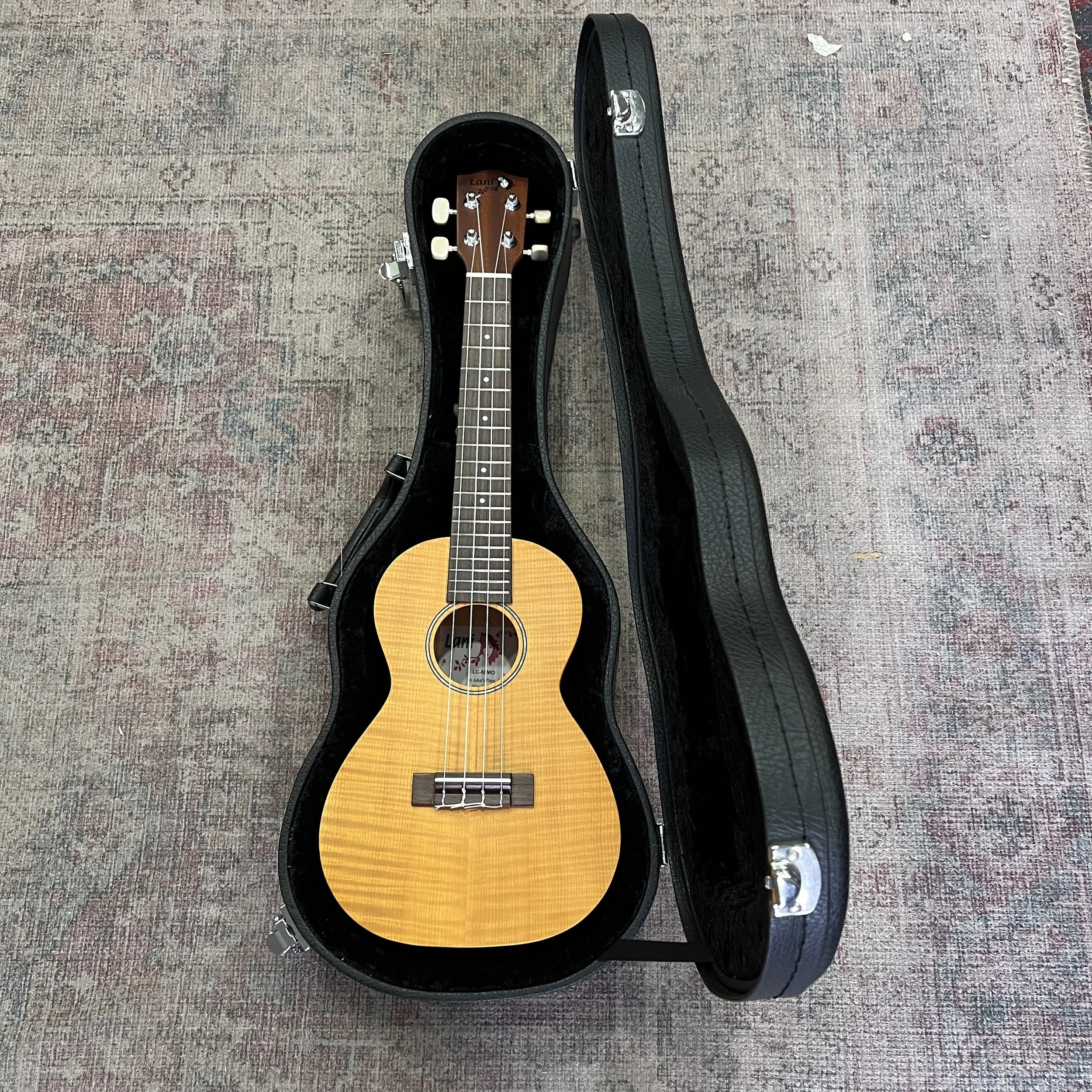 Lani-ukulele-concert-LC55MO-black-case-02.jpeg