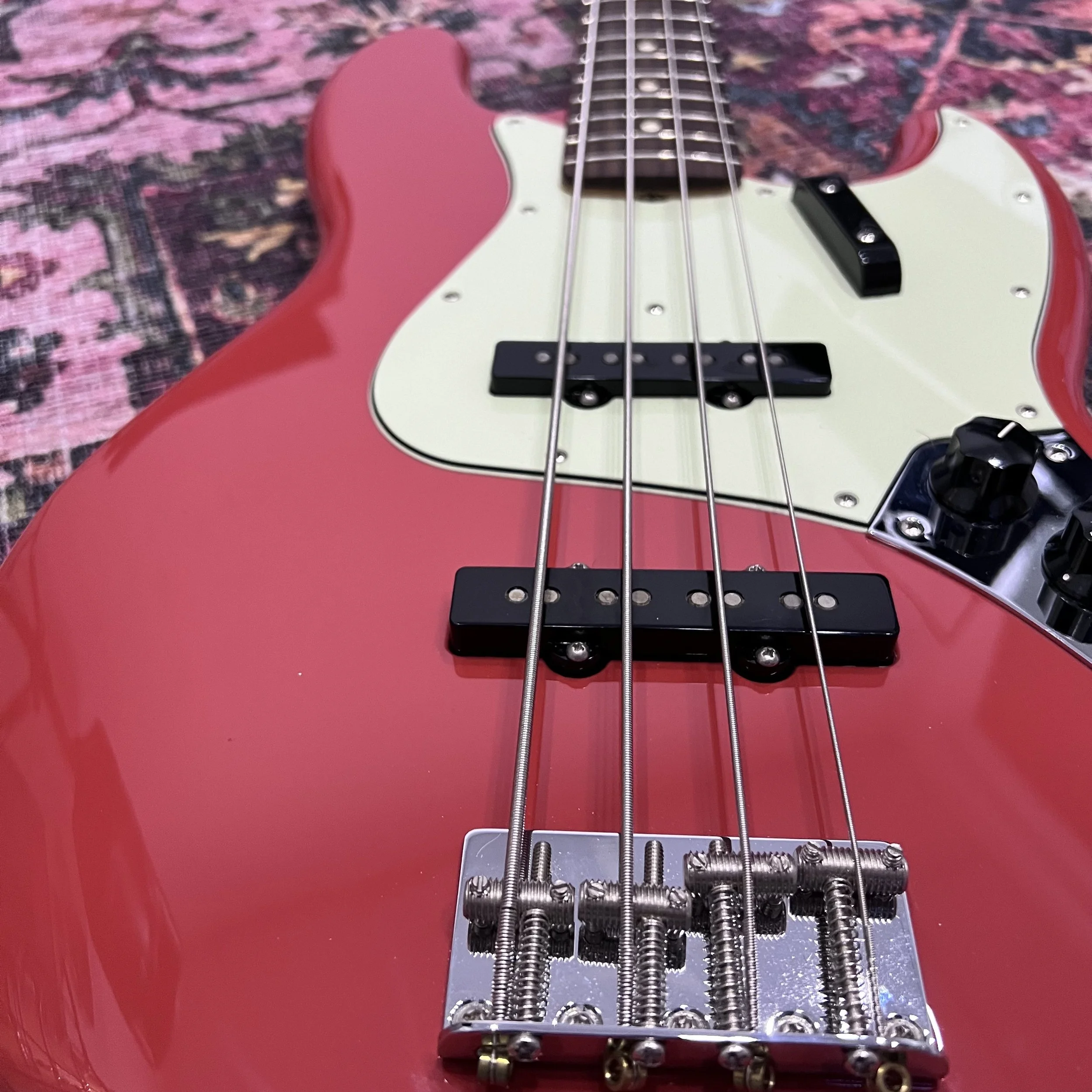 FenderVinteraII60sJazzBassFiestaRed_04.jpeg