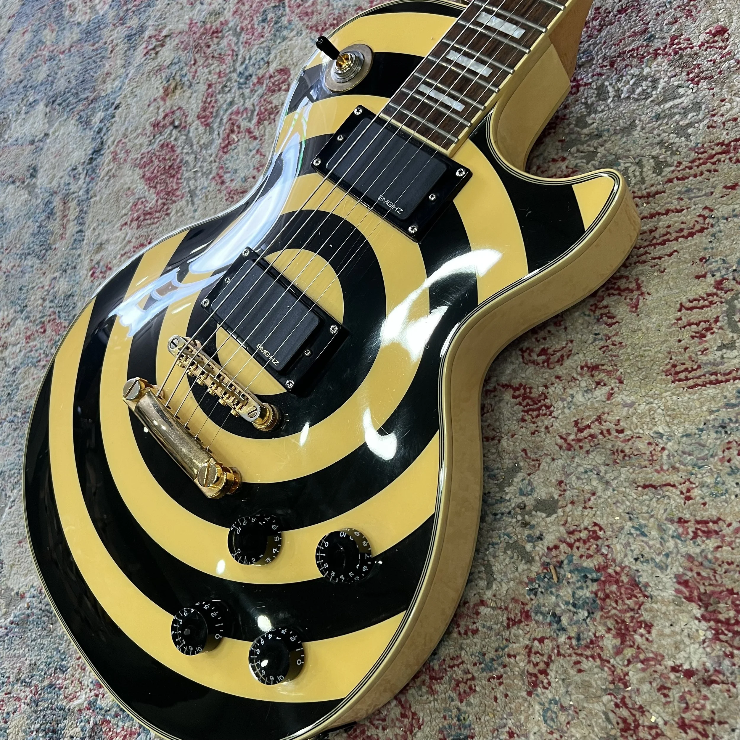 Epiphone-Zakk-Wylde-LesPaulCustom-YellowBlackBullseye-Electric-Guitar-03.jpeg