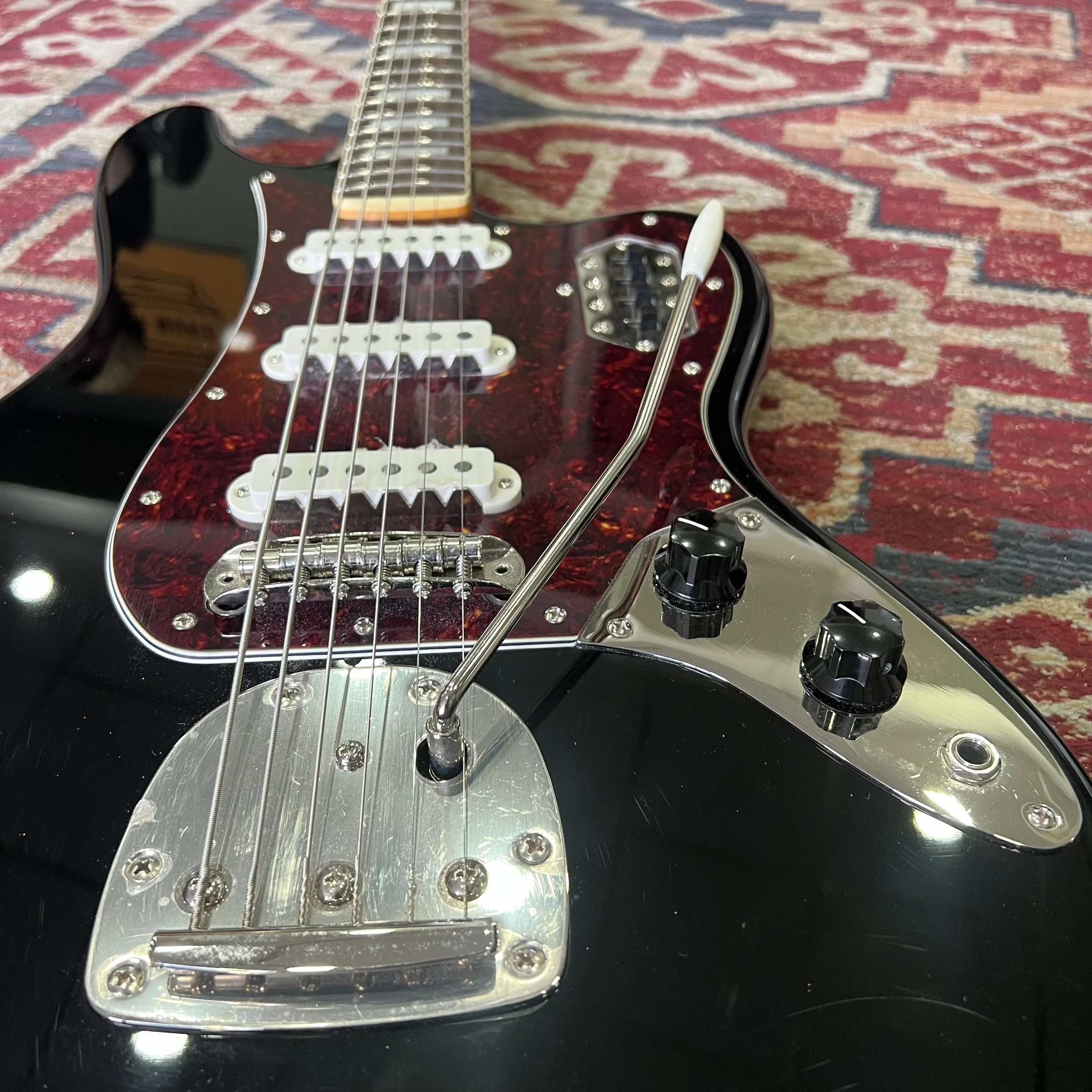 Squier-Classic-Vibe-Bass-VI -Black-Guitar-04.jpeg