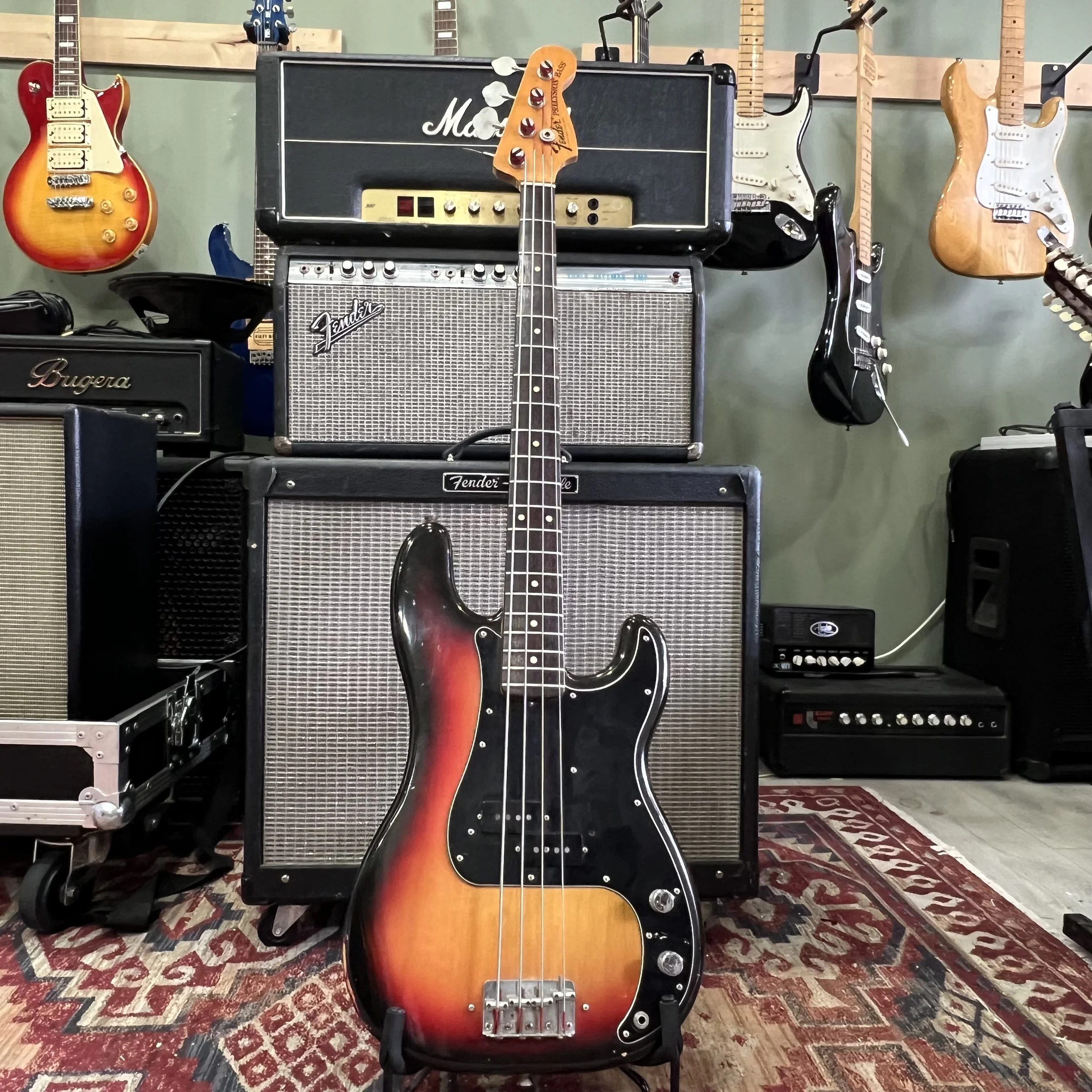 Fender-Precision-Bass-3tonesunburst-01.jpeg