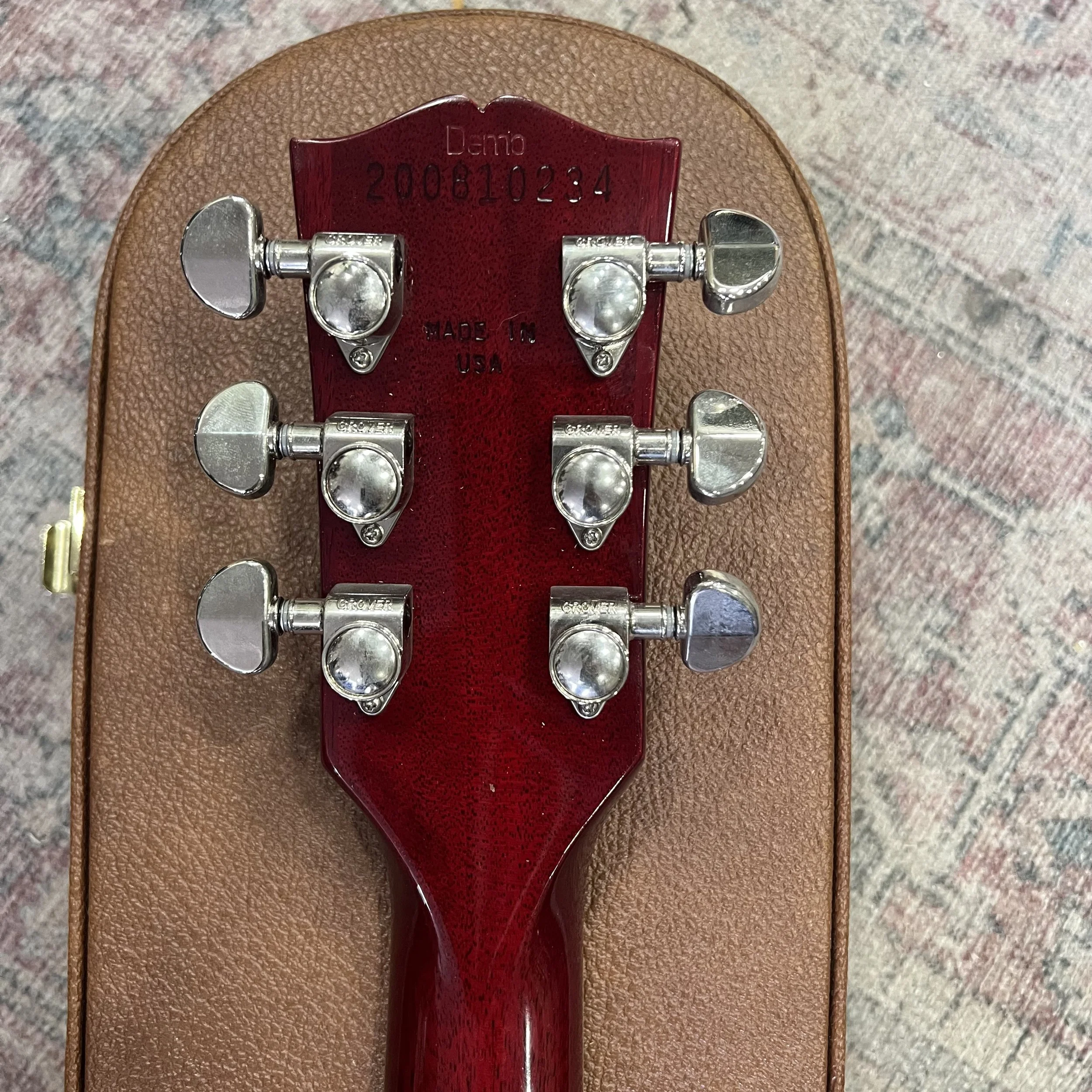 Gibson-LesPaul-Classic-Electric-Guitar-Cherry-Red-011.jpeg