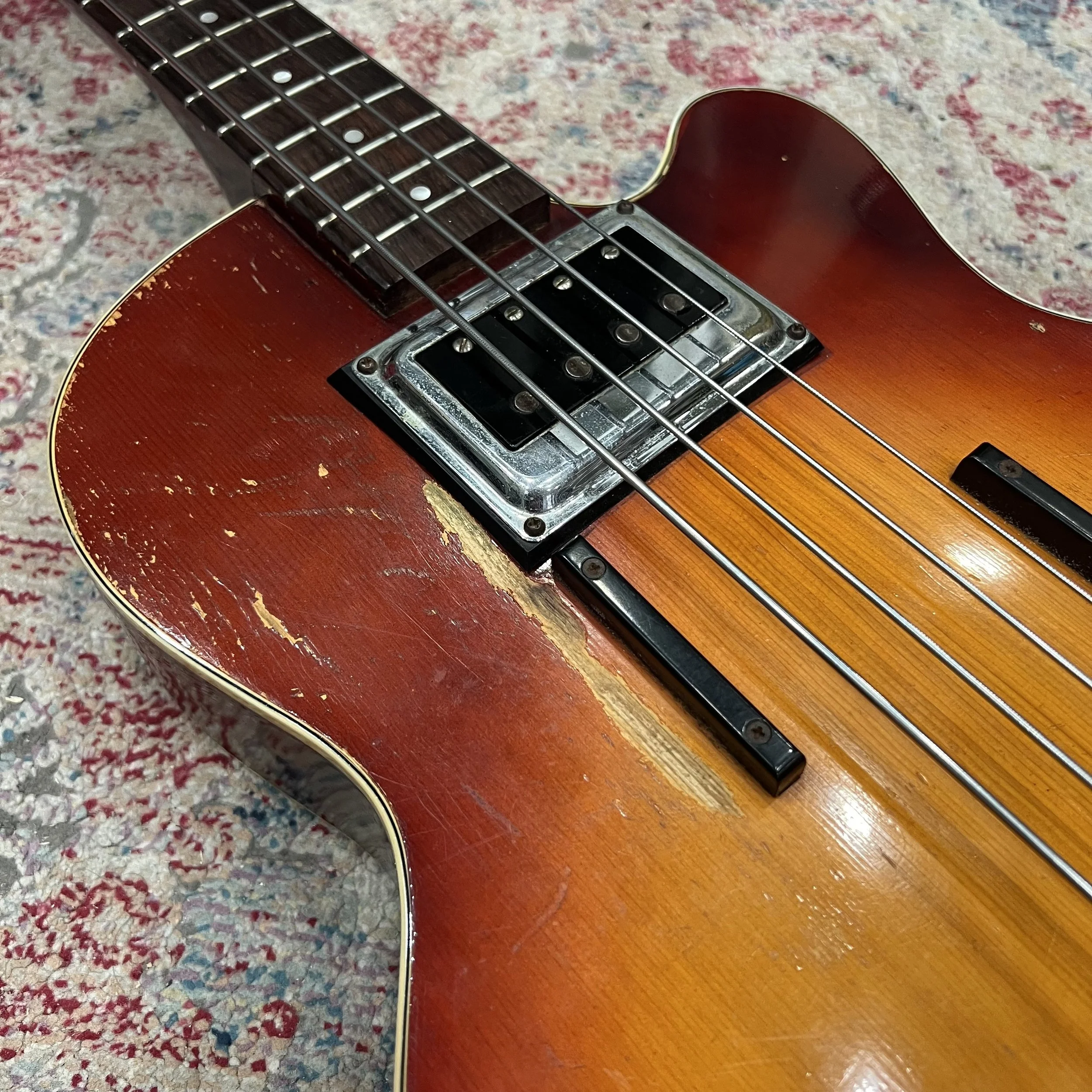 Guild-MK85-Mark1-Electric-Bass-Guitar-Sunburst-08.jpeg
