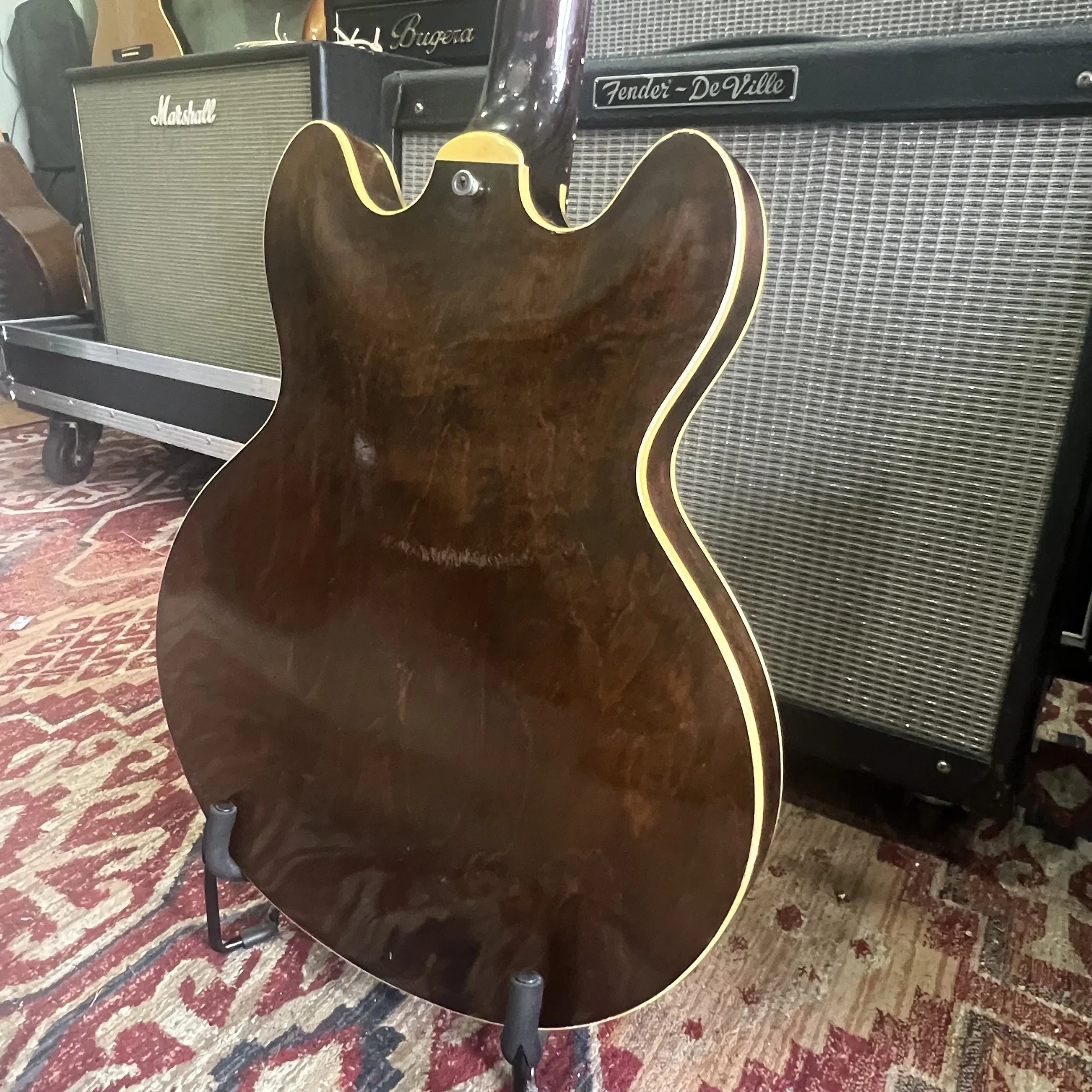 Epiphone-Rivoli-Electric-Bass-Guitar-1967-3tonesunburst-05.jpeg