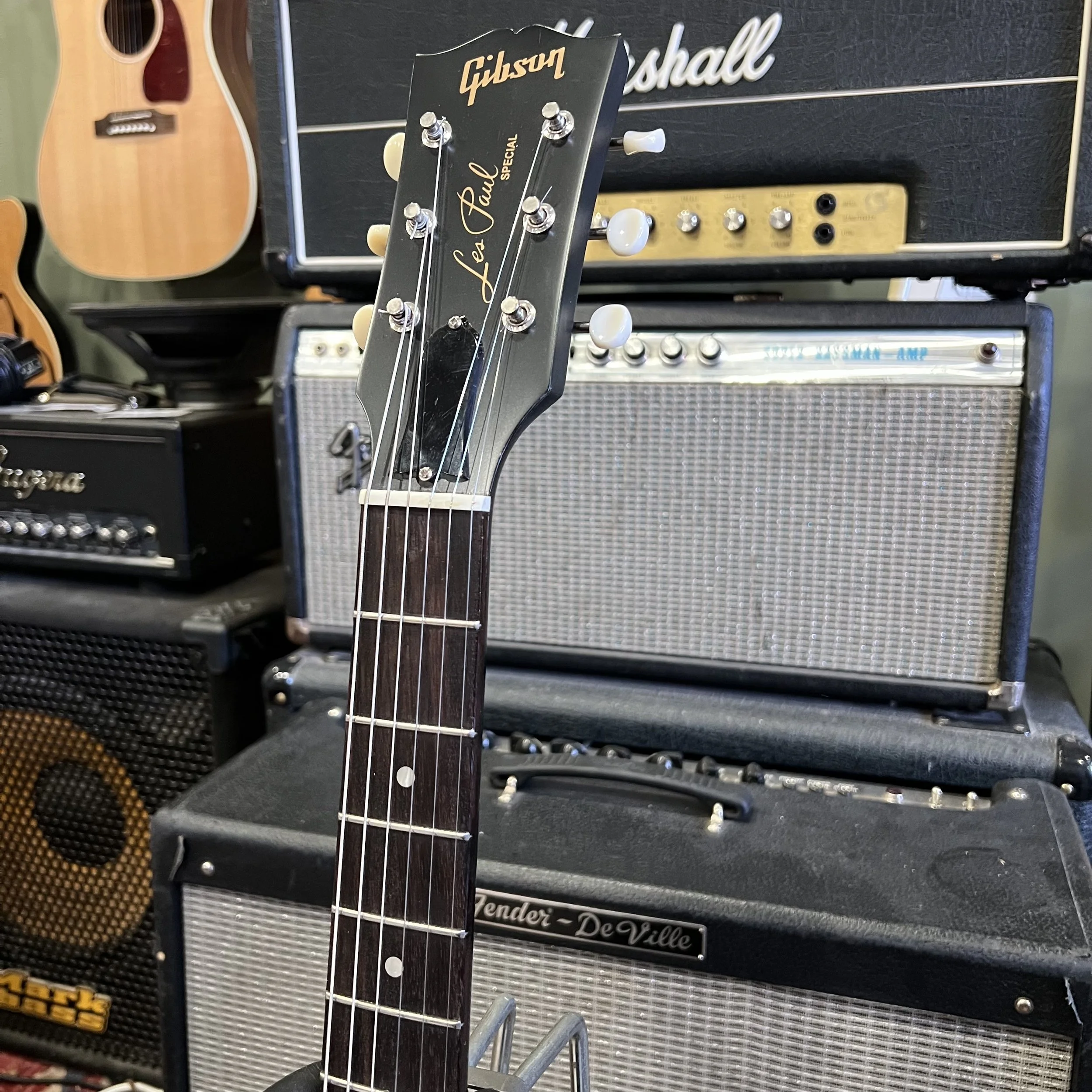 Gibson-LesPaulSpecial-Black-09.jpeg