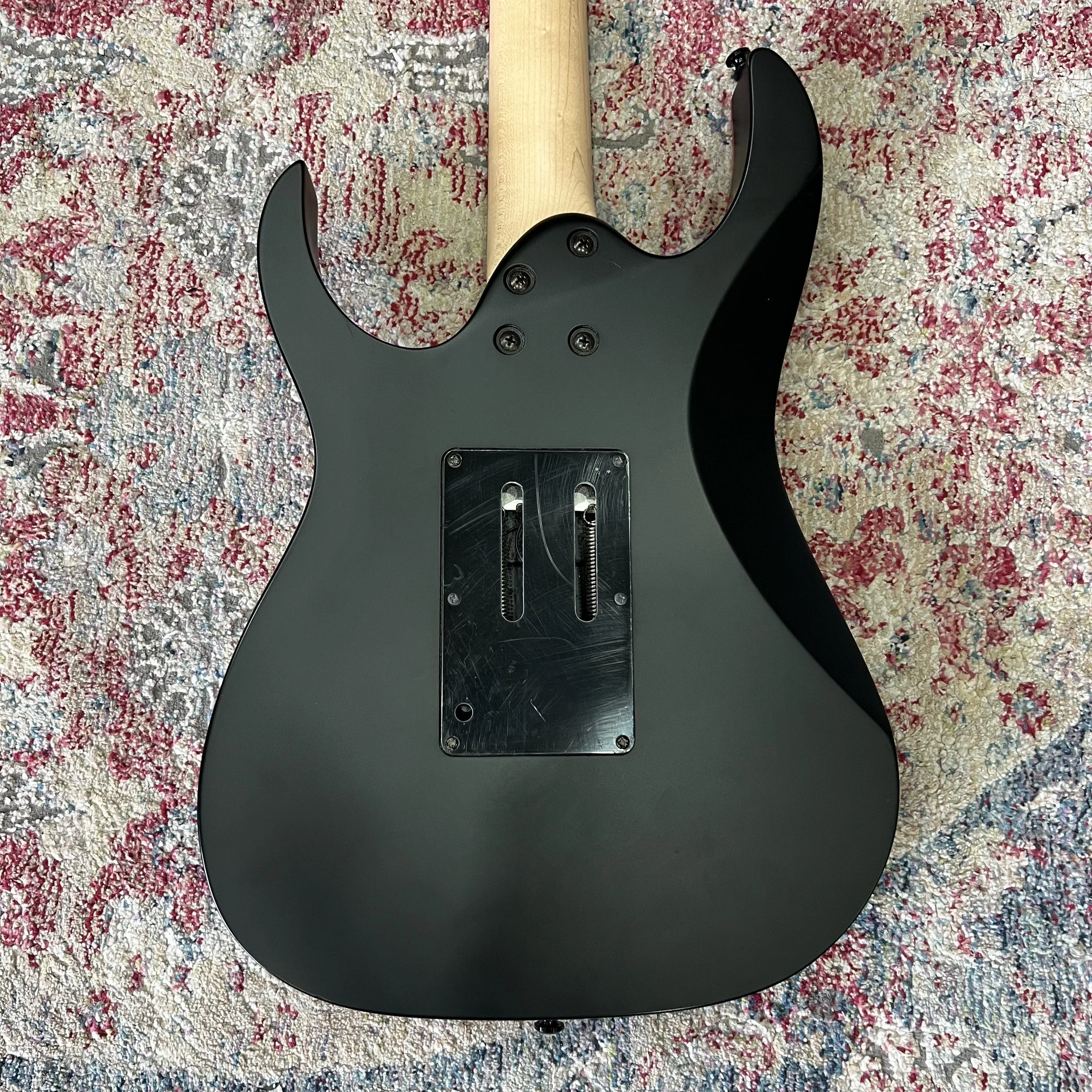 Ibanez-GRG250DX-BlackandRed-Guitar-09.jpeg