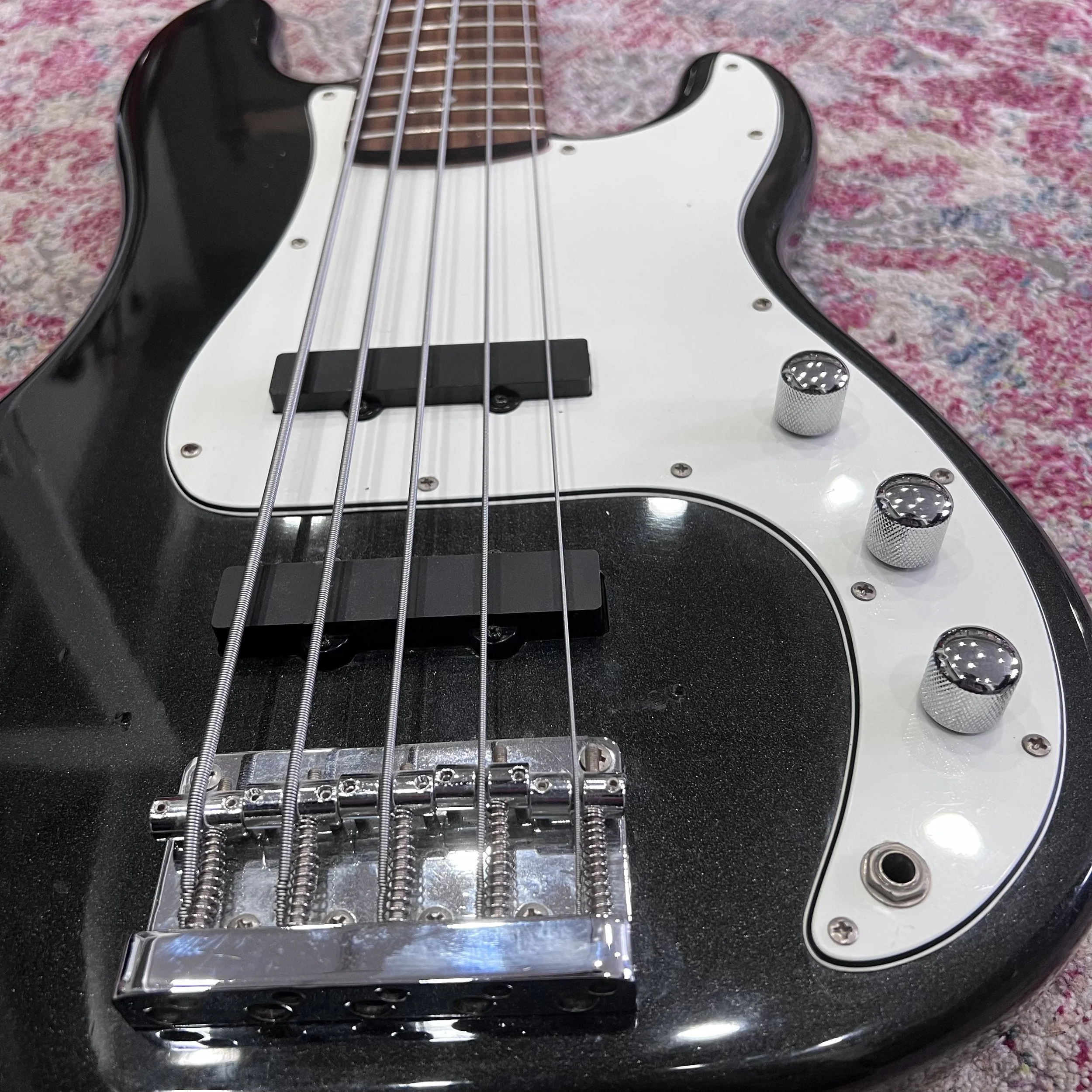 SquierPrecisionBassV5string Black_04.jpeg