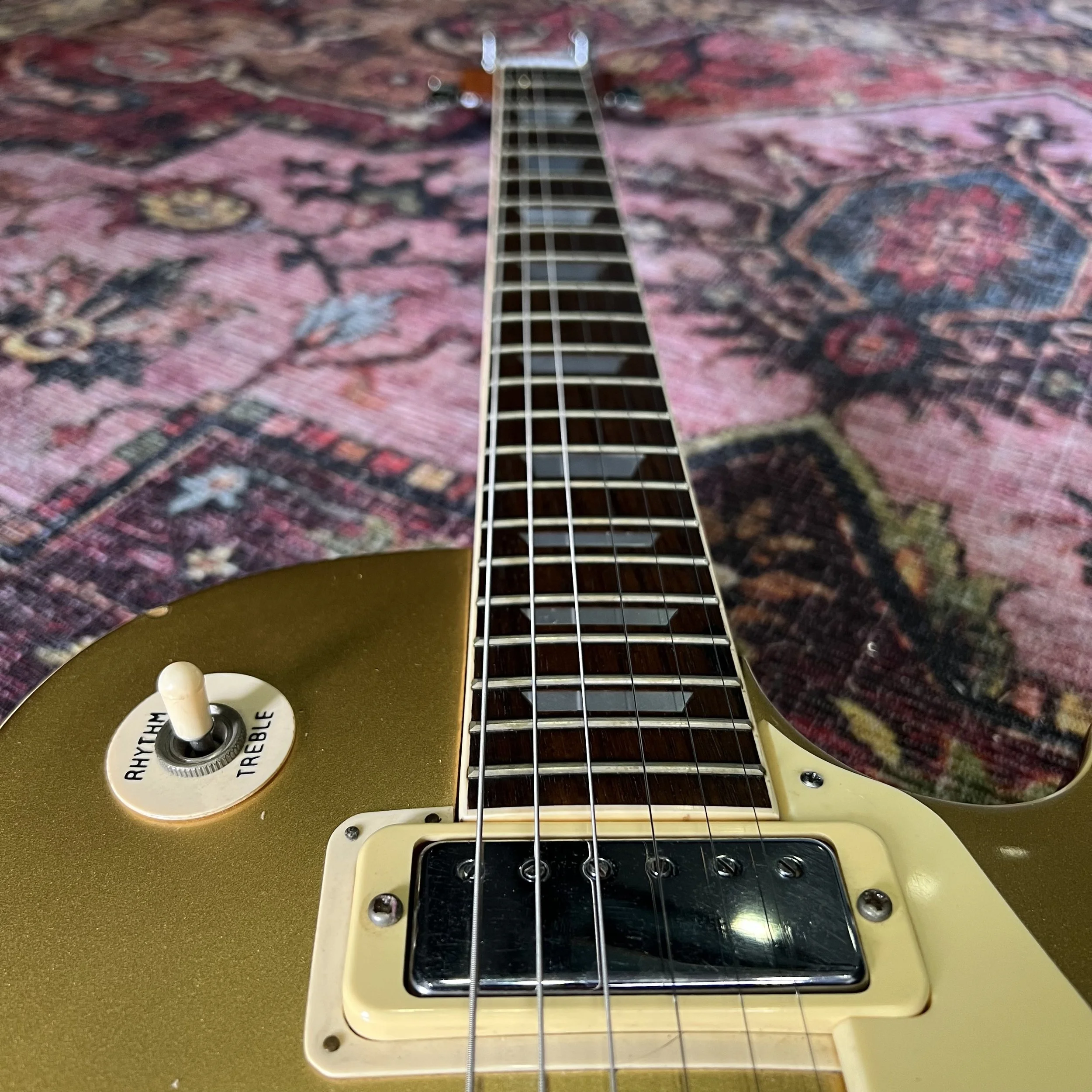 CSL-Deluxe-Goldtop-Guitar-06.jpeg