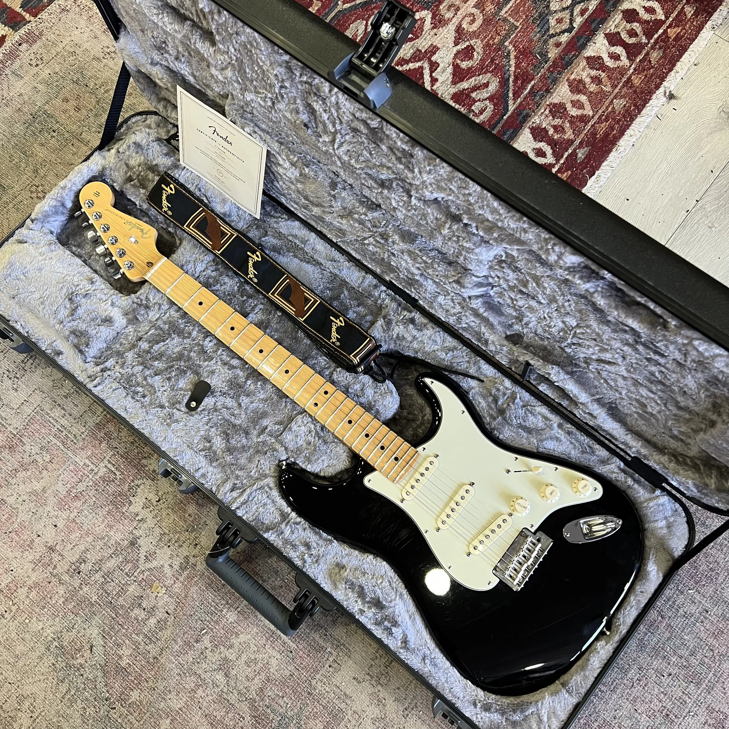 Fender-AmPro-Stratocaster-Electric-Guitar-Black-011.jpeg