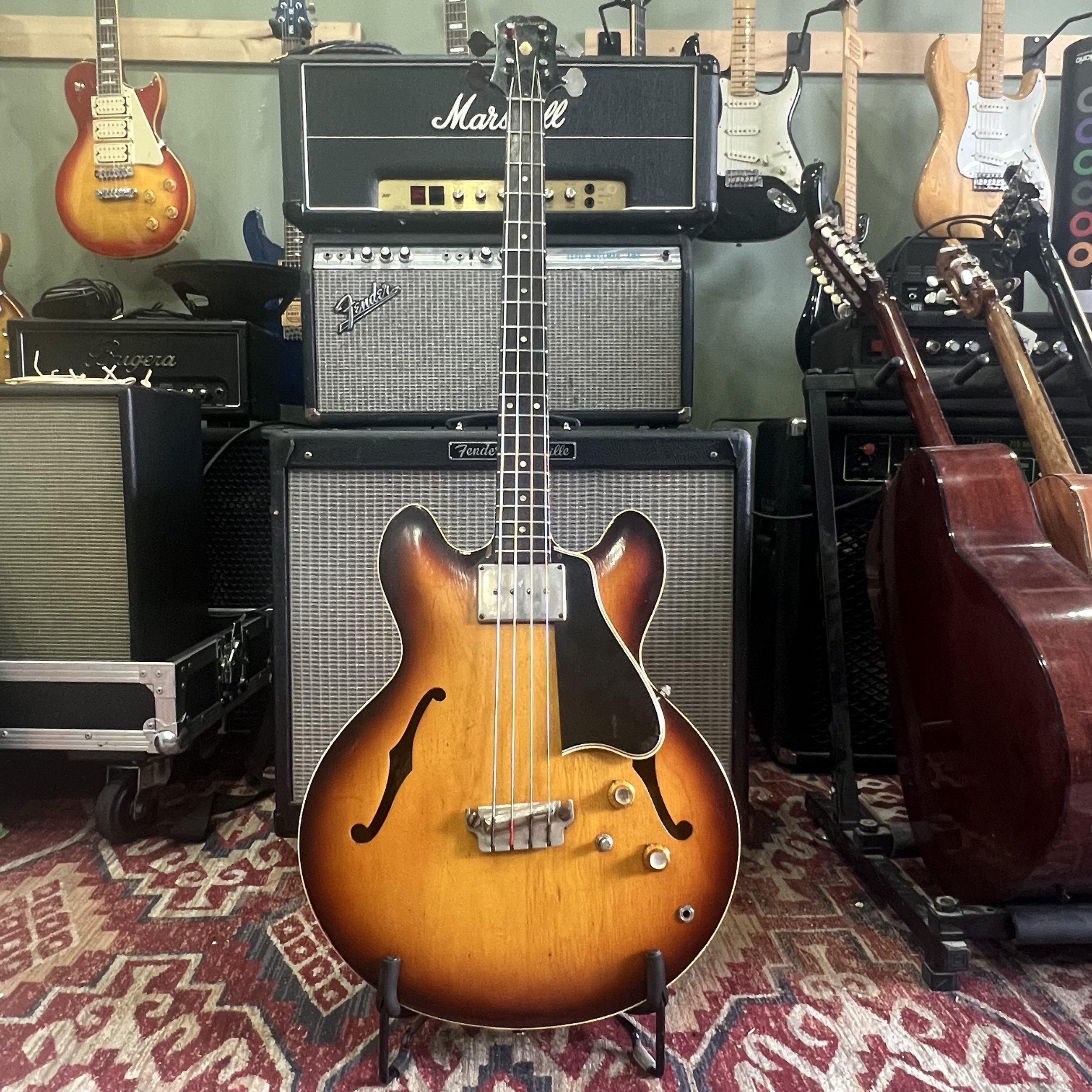 Epiphone-Rivoli-Electric-Bass-Guitar-1967-3tonesunburst-01.jpeg