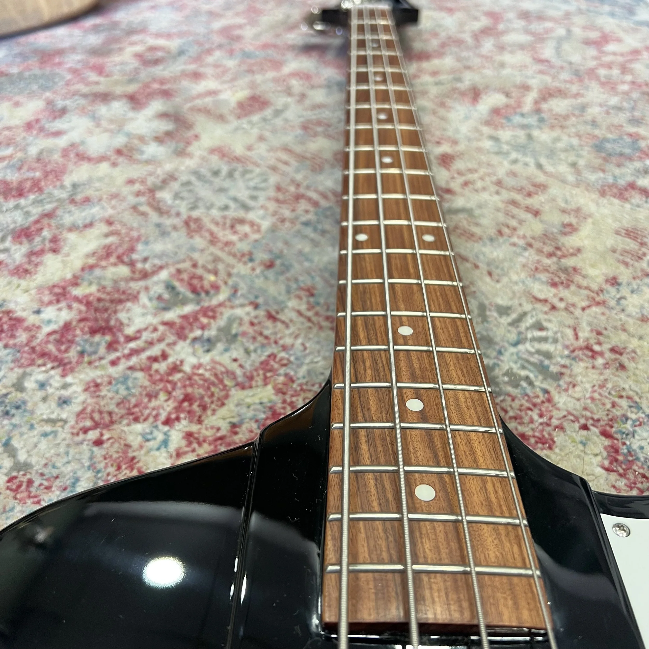 Epiphone-Thunderbird-Bass-05.jpeg