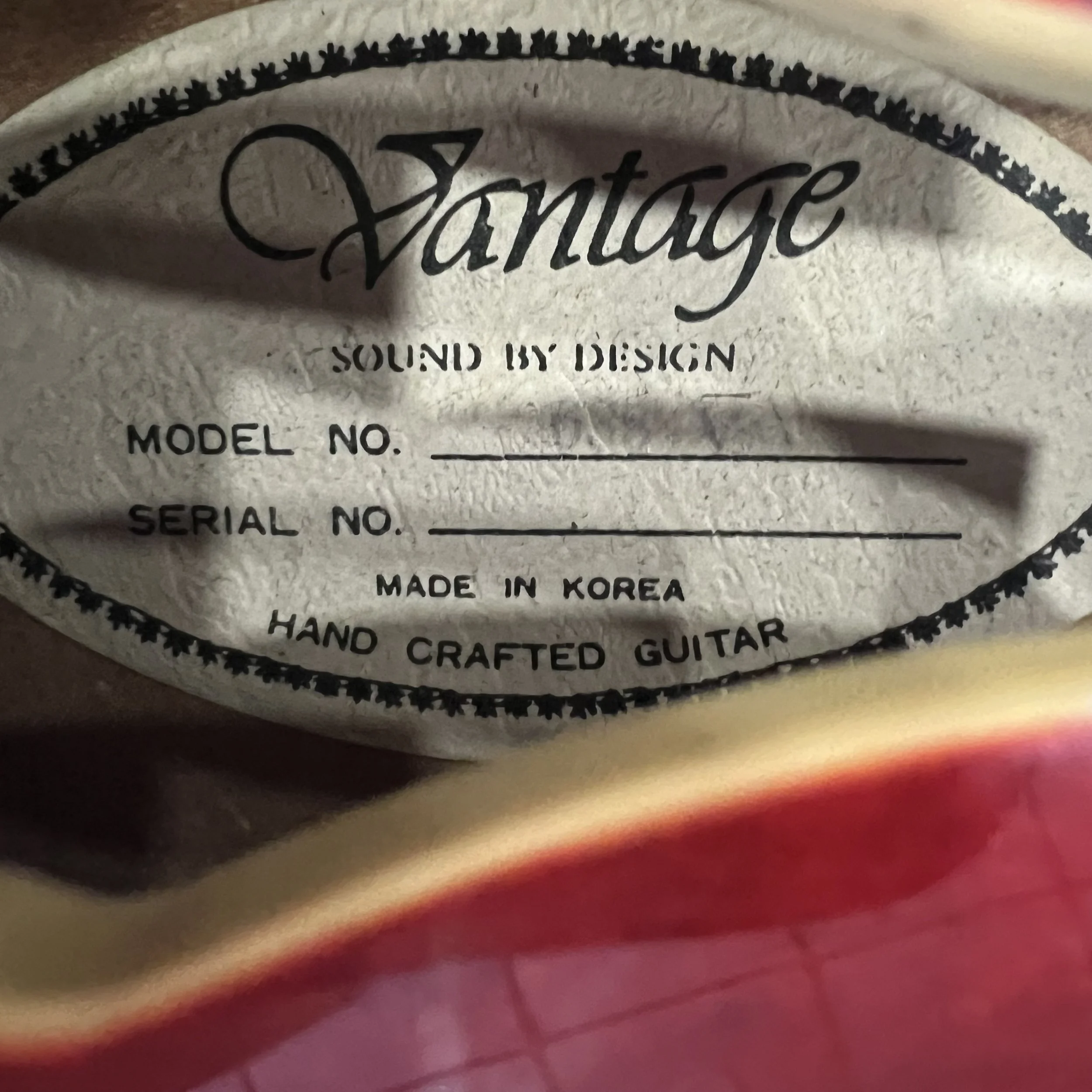 Vantage-635V-semi-hollow-electric-guitar-CherryRed-08.jpeg