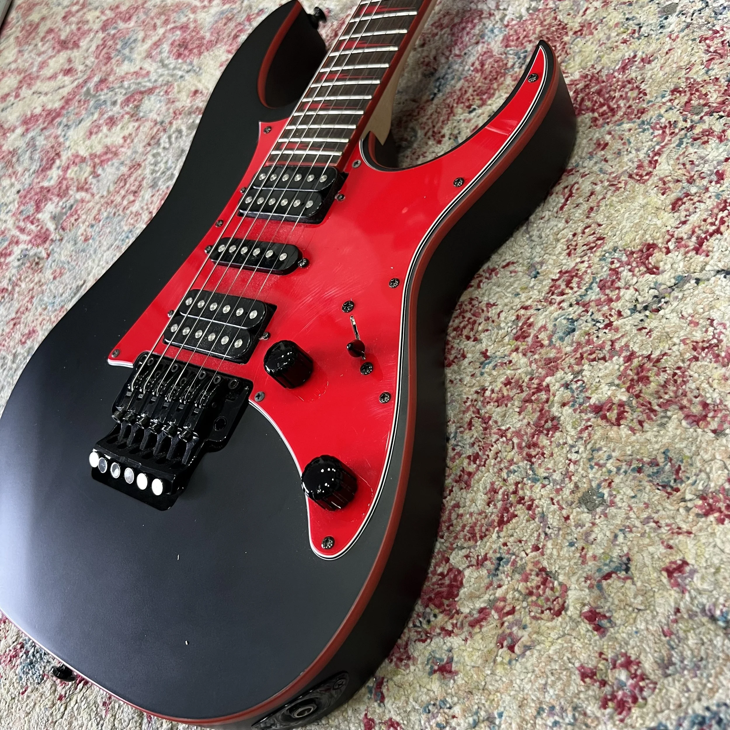 Ibanez-GRG250DX-BlackandRed-Guitar-3.jpeg